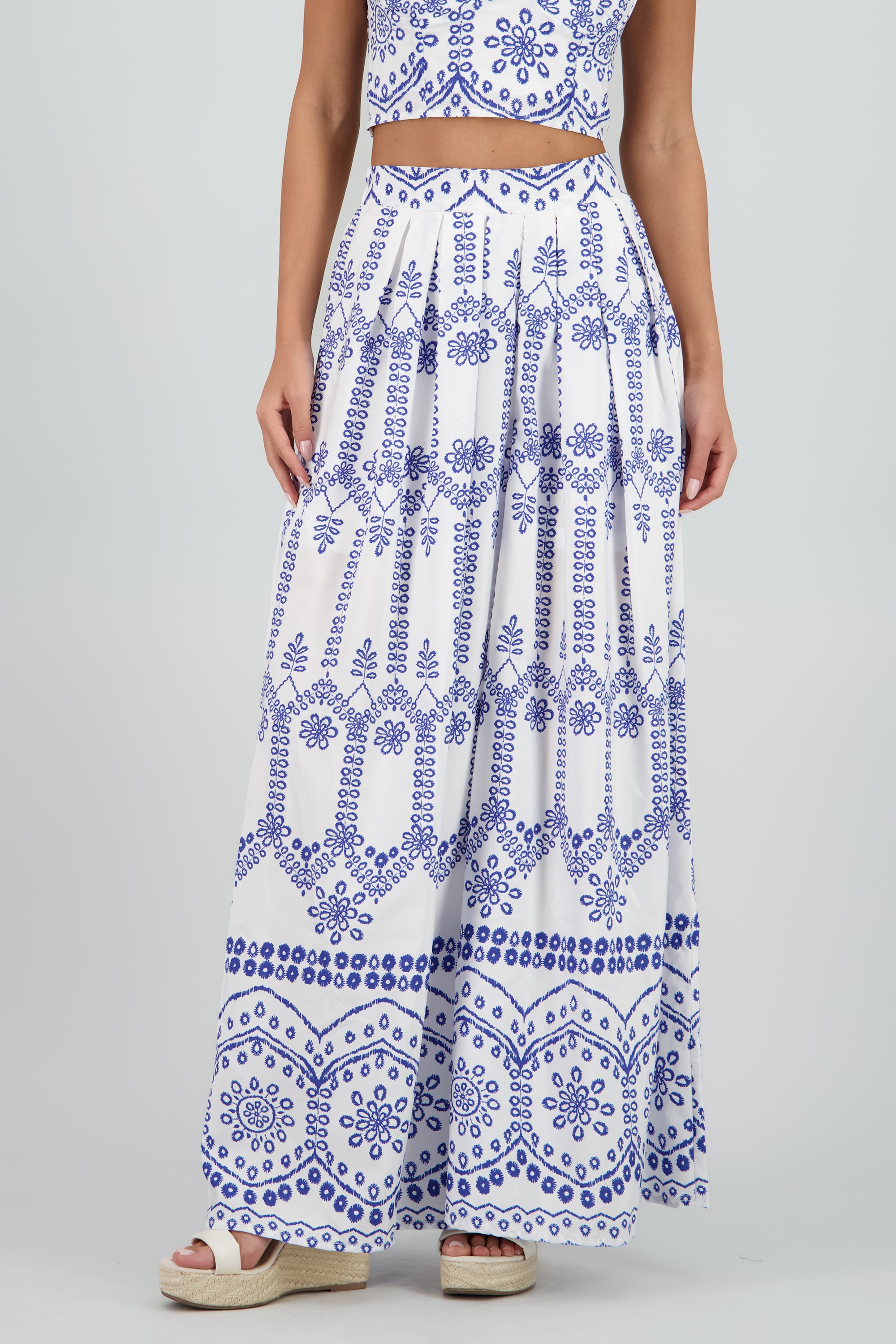 Pantalon amplio bordado con pinzas AZUL COMBO