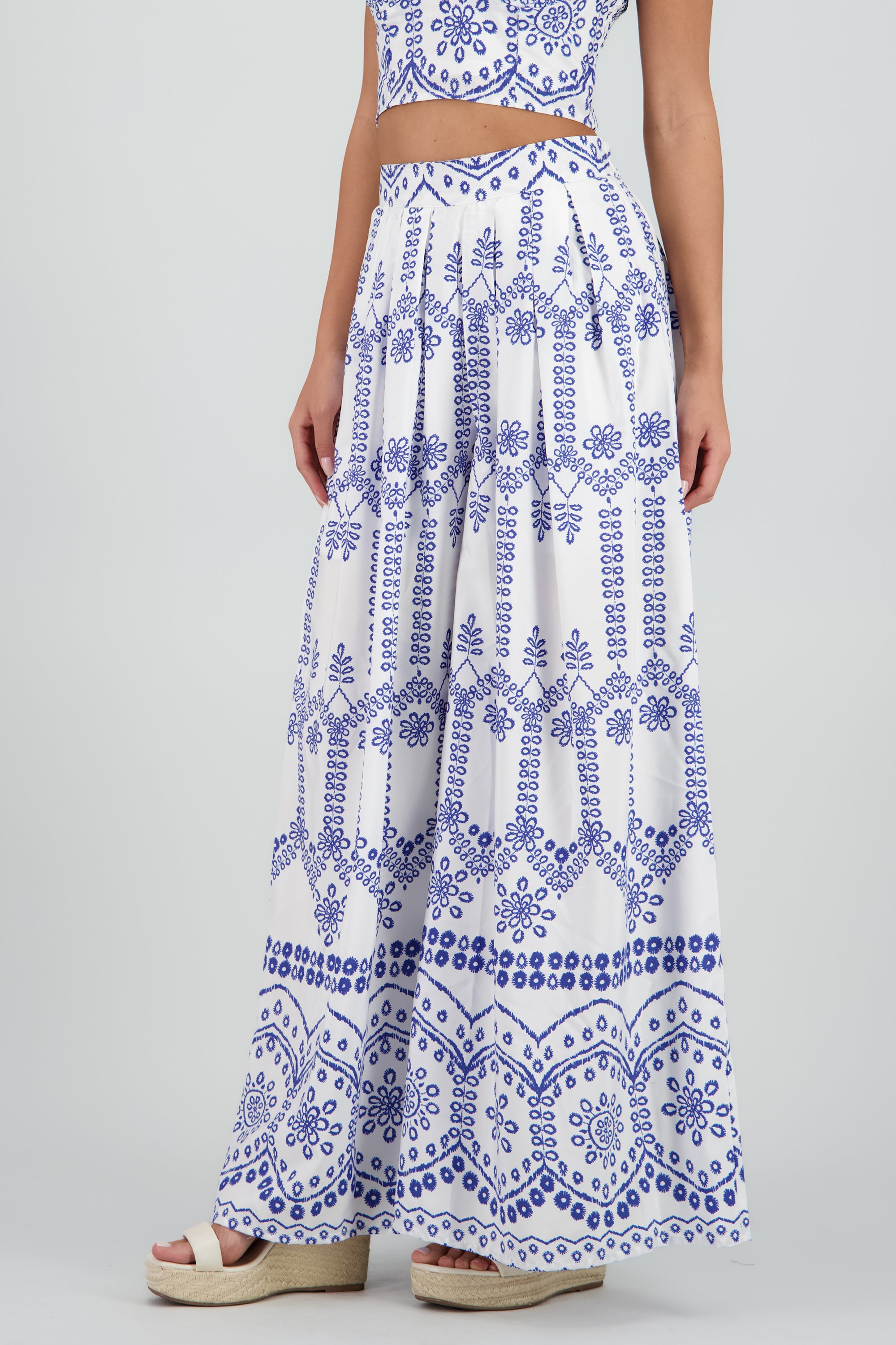 Pantalon amplio bordado con pinzas AZUL COMBO