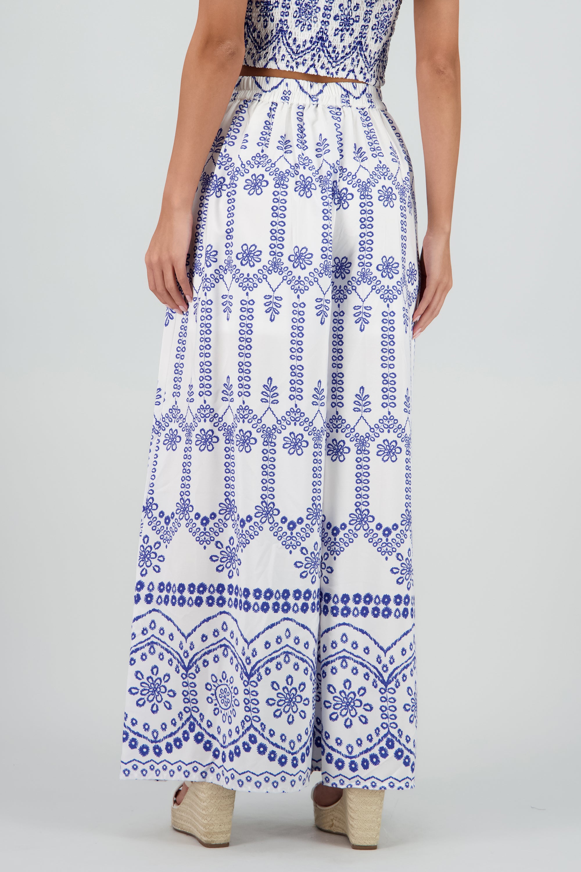 Pantalon amplio bordado con pinzas AZUL COMBO