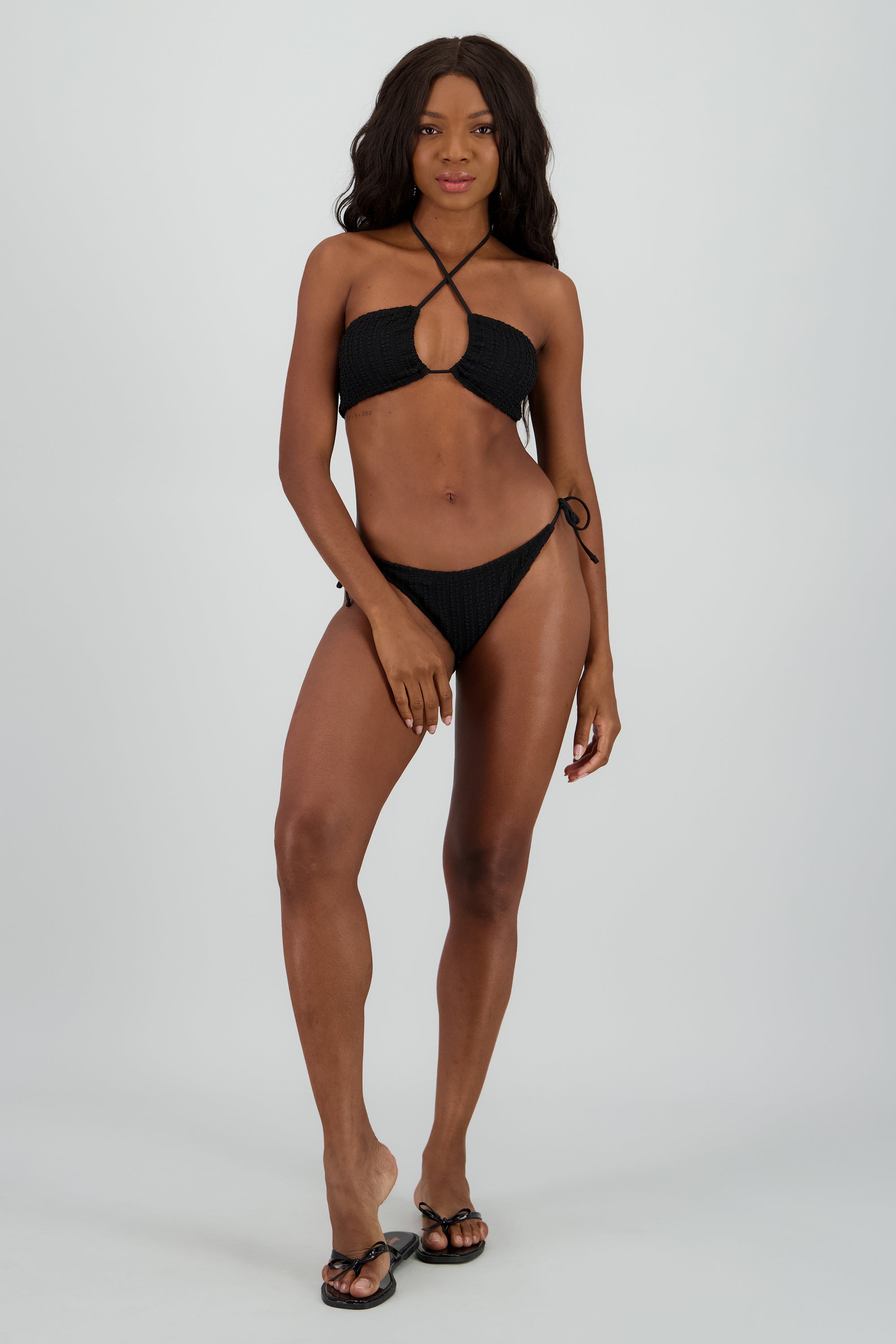 Bikini halter cruzado textura lineas NEGRO