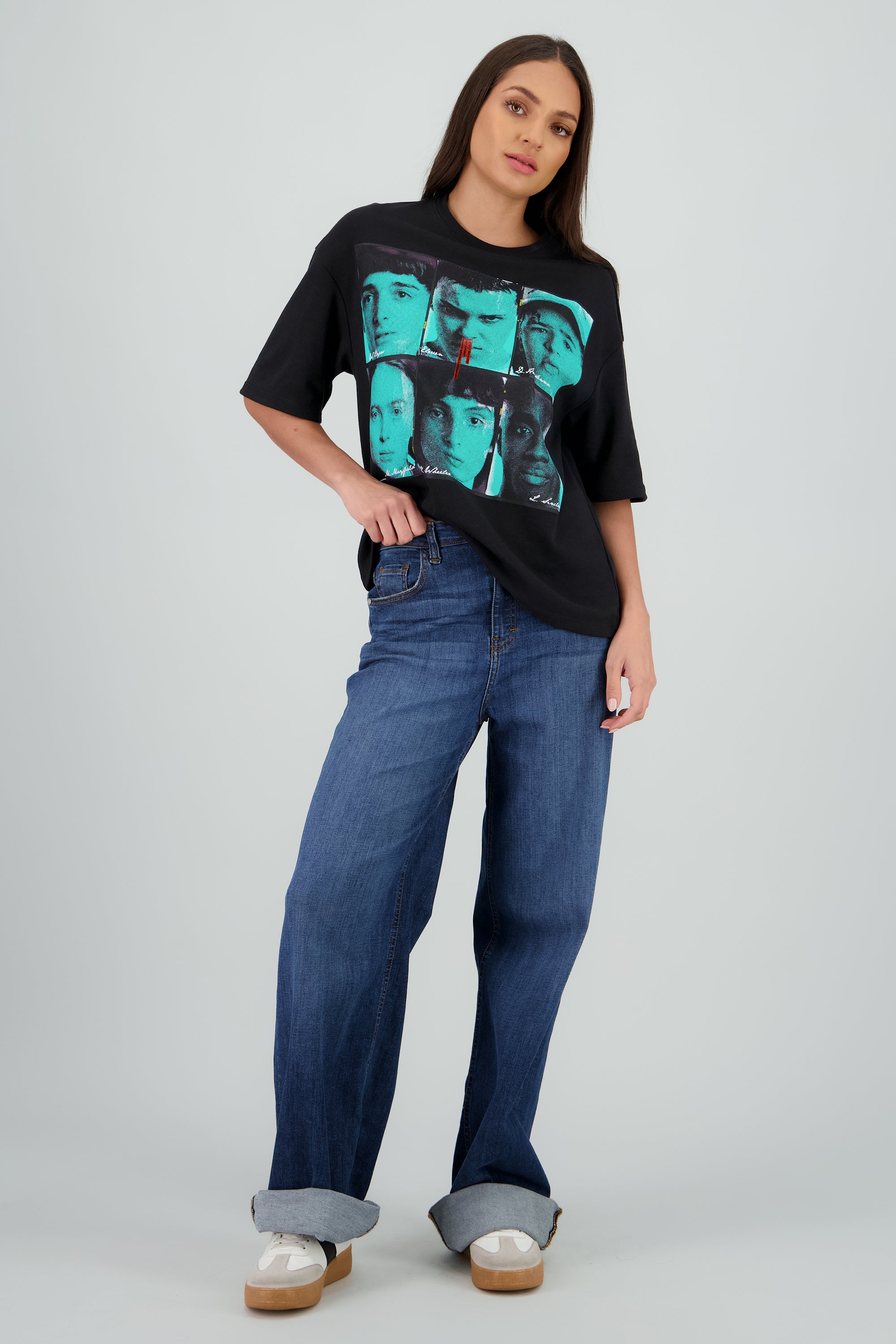 Playera over Stranger things caras NEGRO