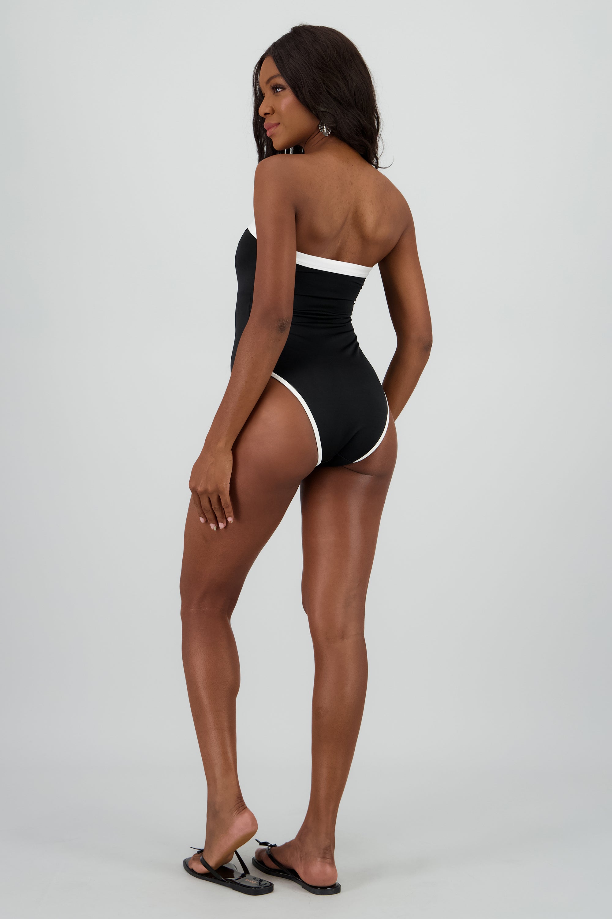 Traje de baño straples liso contrates NEGRO COMBO
