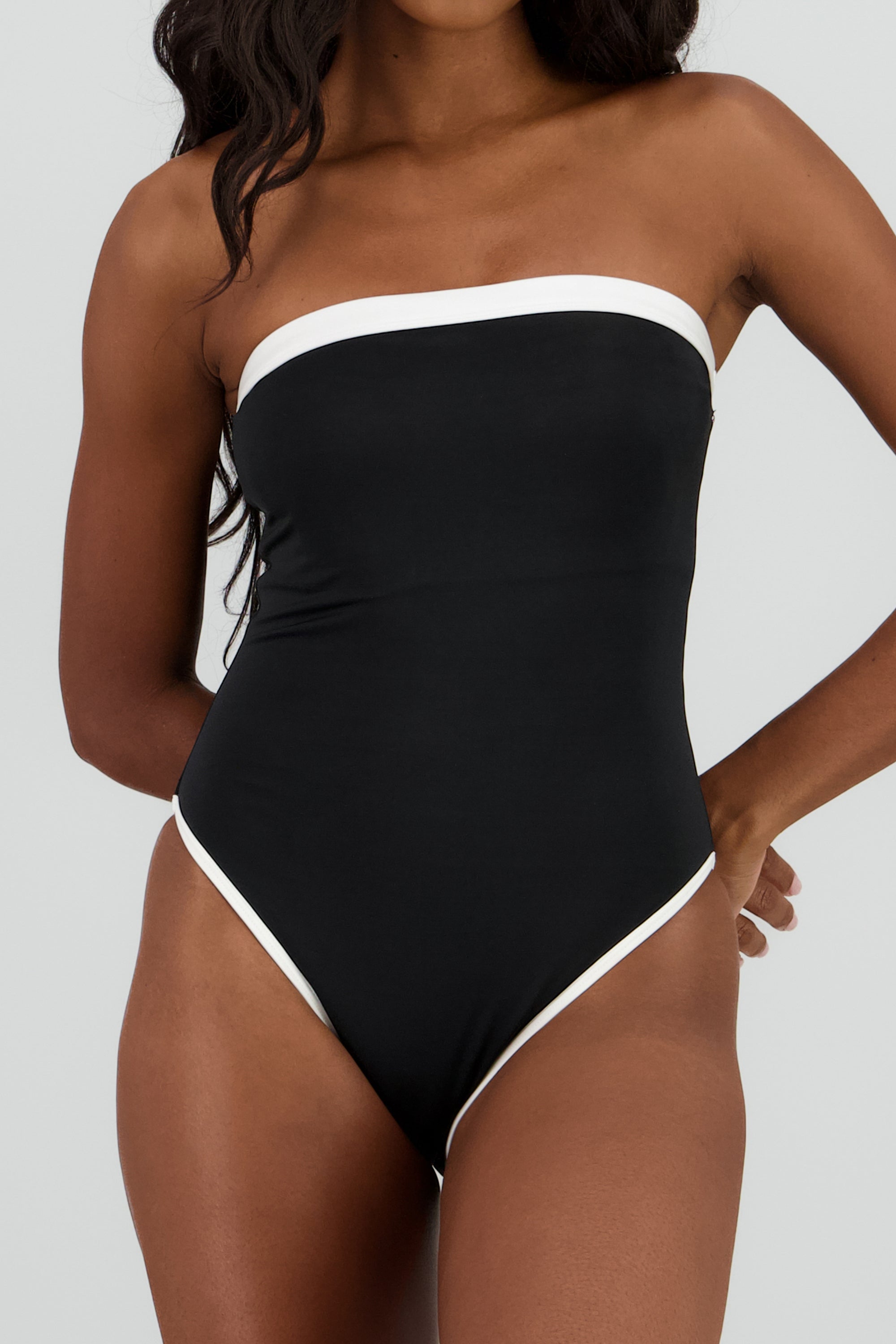 Traje de baño straples liso contrates NEGRO COMBO