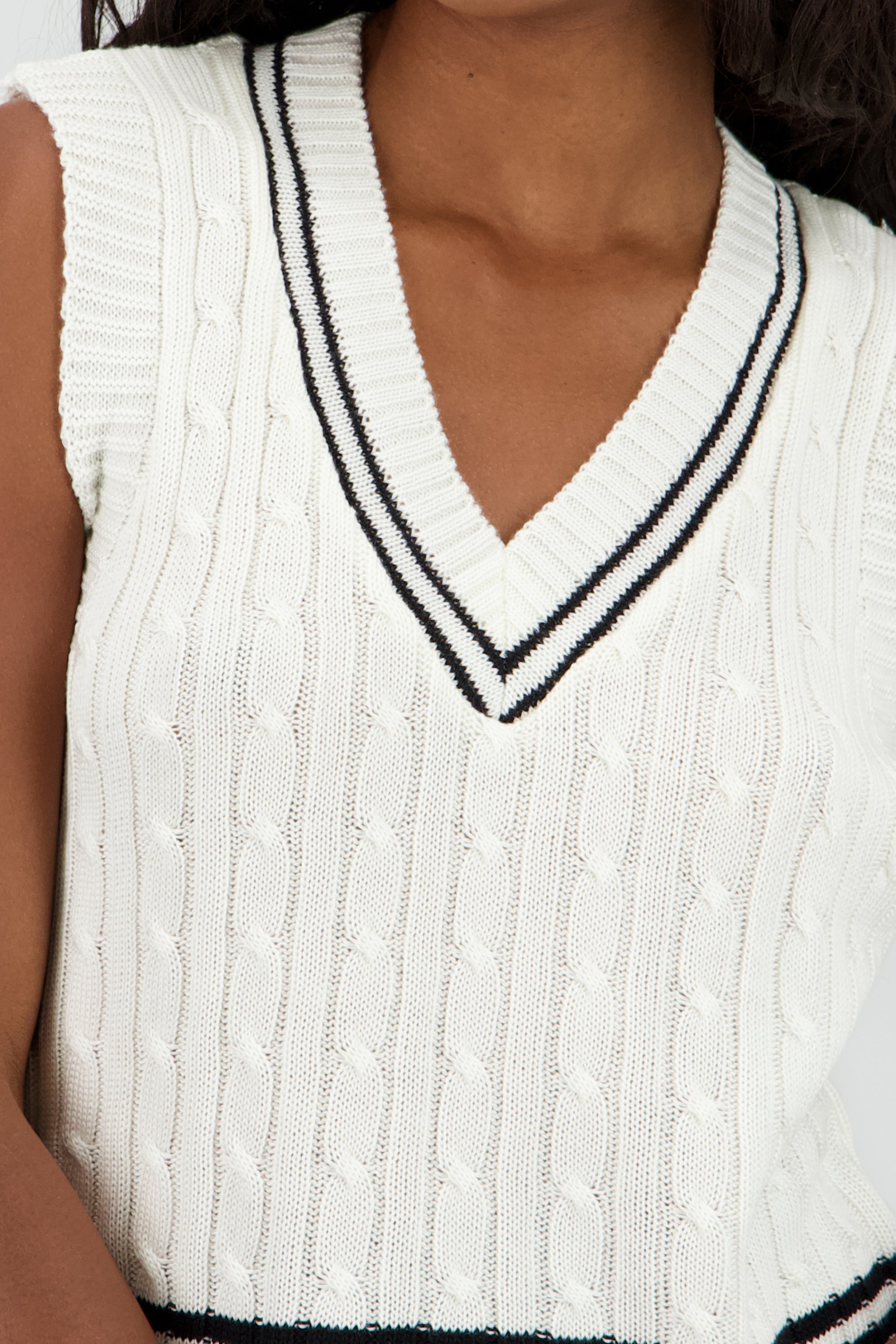 Chaleco cuello v contraste BLANCO