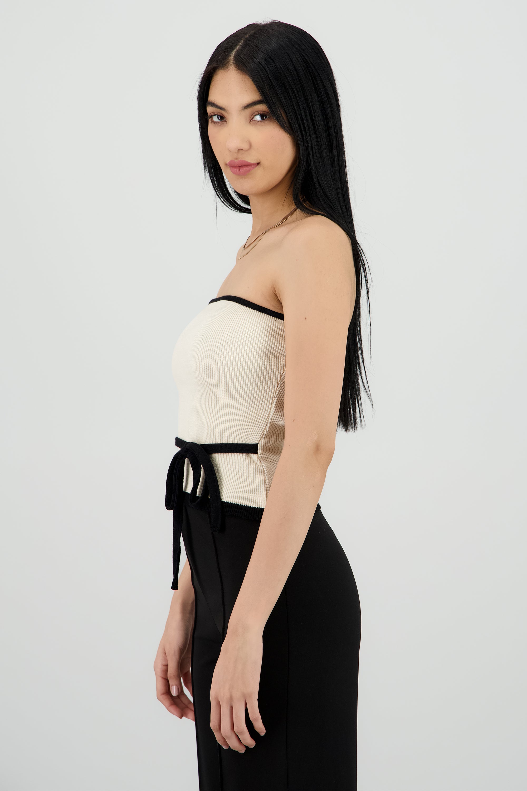 Top strapless detalle moño contraste HUESO