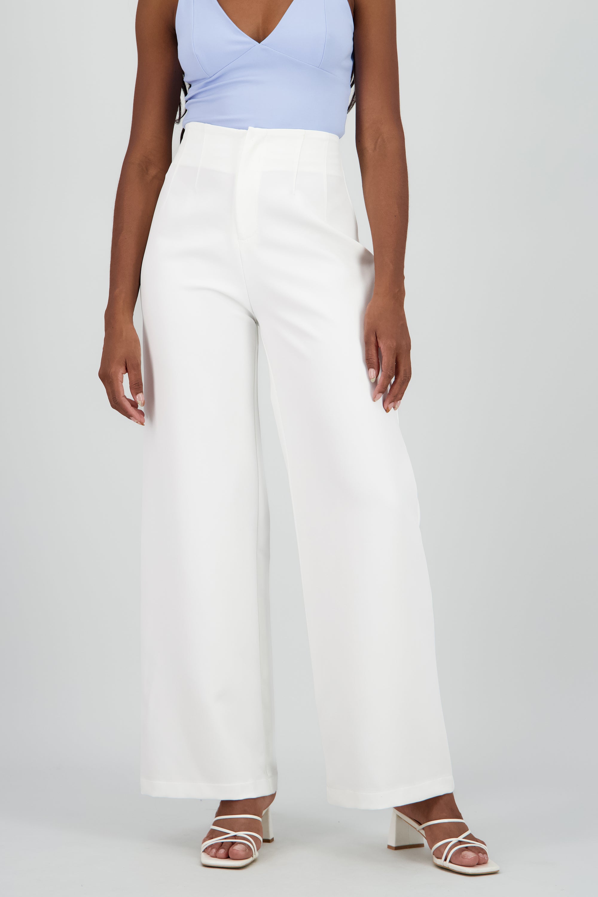 Pantalon amplio detalle pinzas BLANCO
