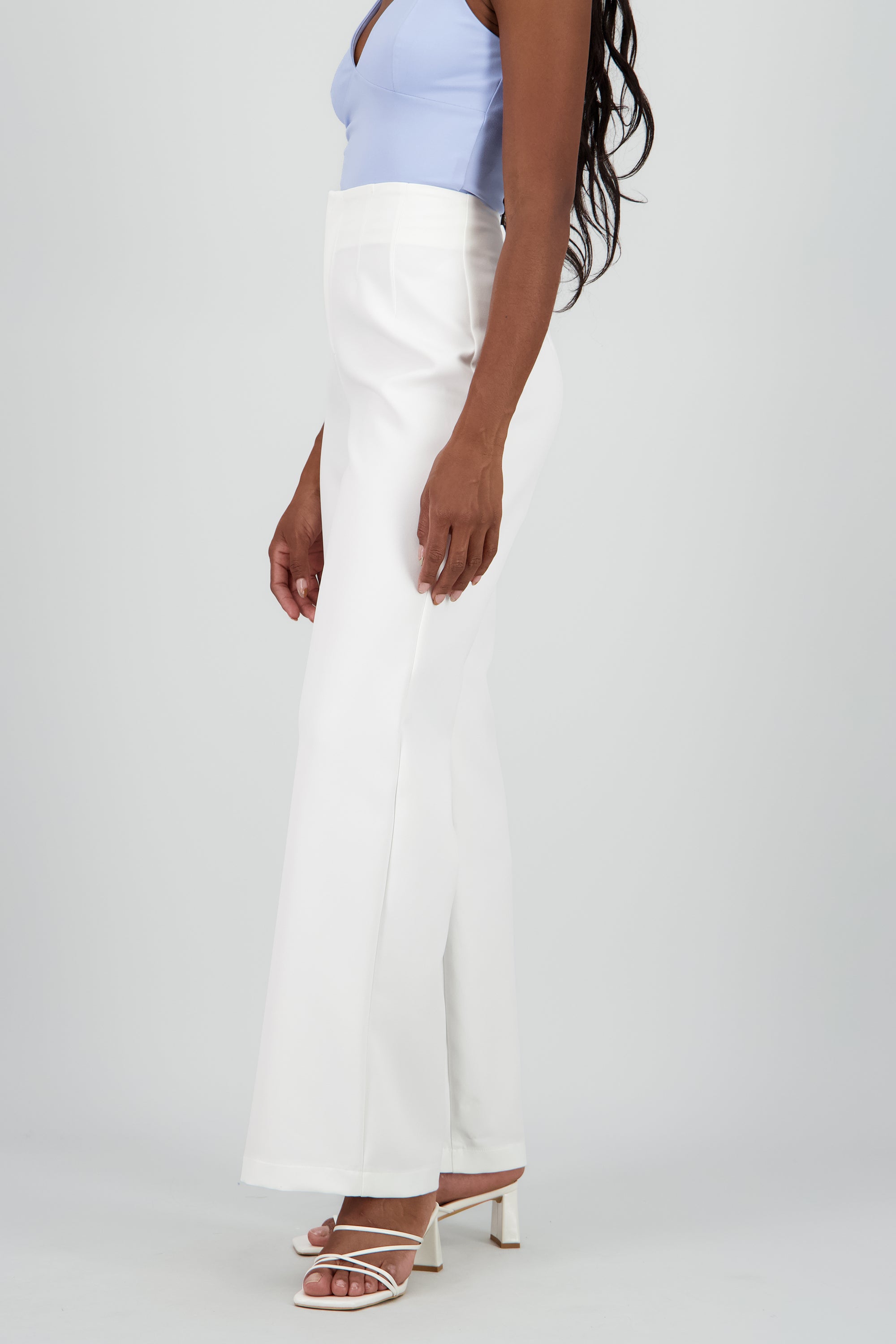 Pantalon amplio detalle pinzas BLANCO