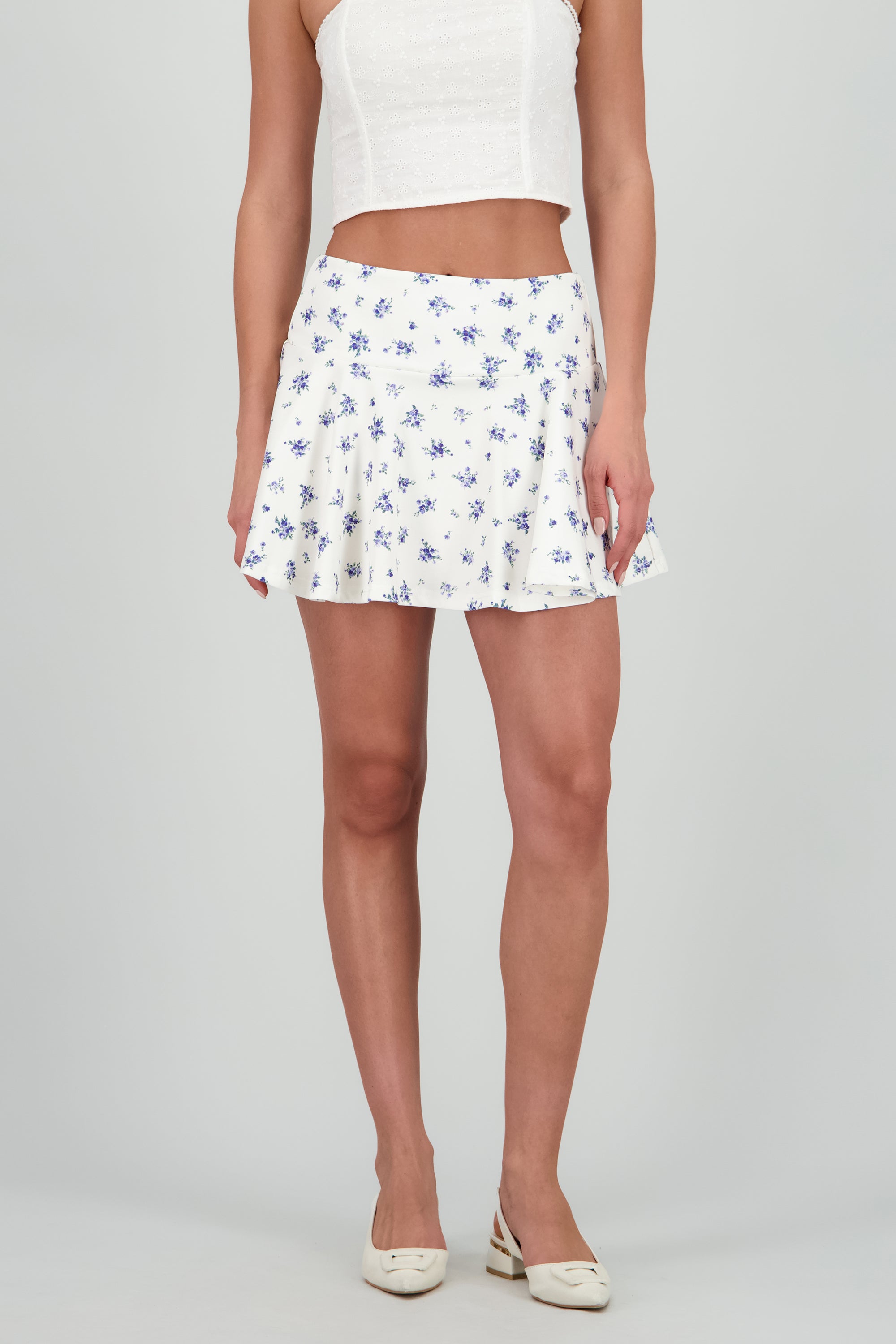 Falda short skater estampado flores BLANCO COMBO
