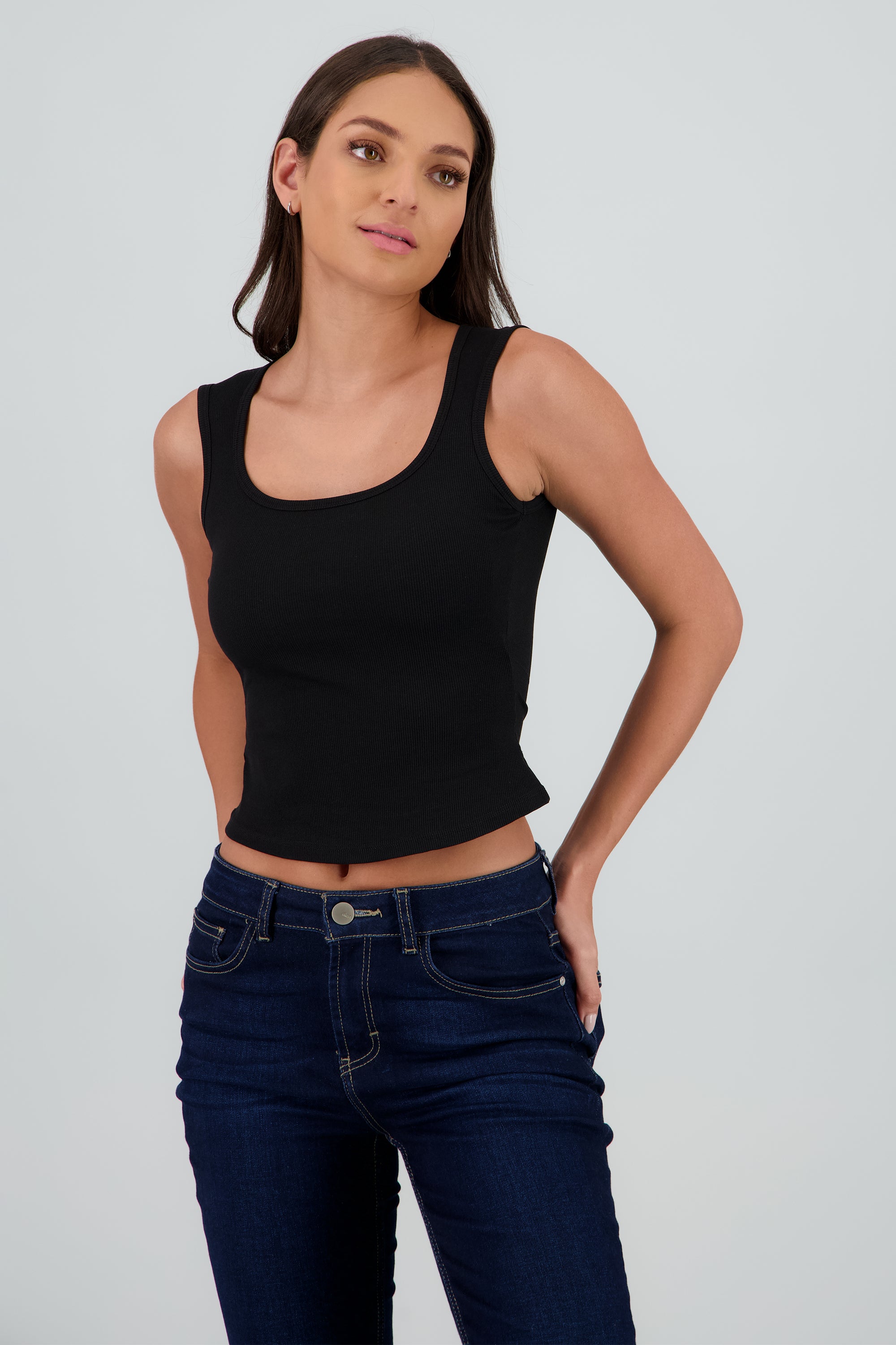 Top de cuello cuadrado liso NEGRO