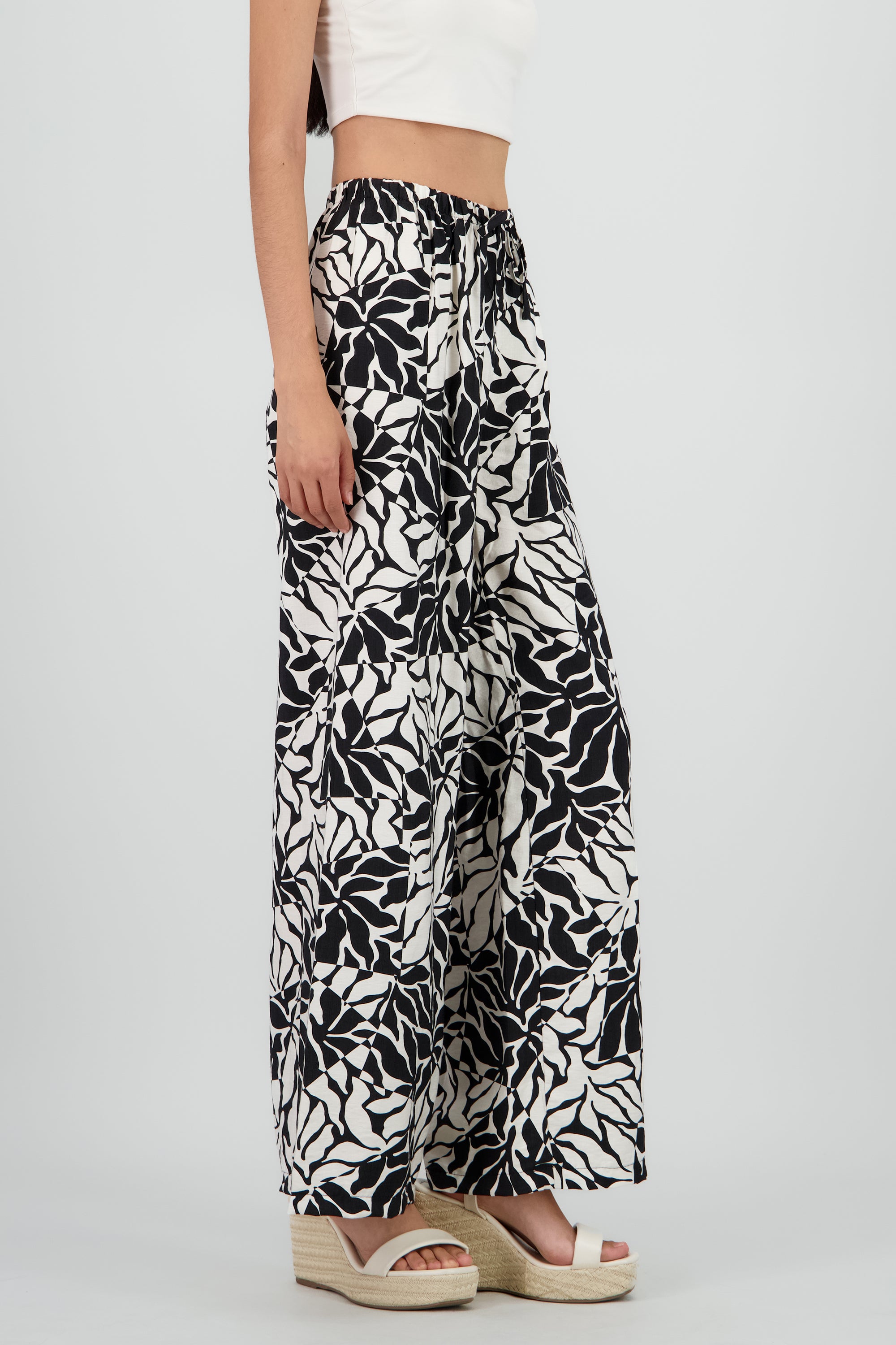 Pantalon amplio estampado flores NEGRO COMBO