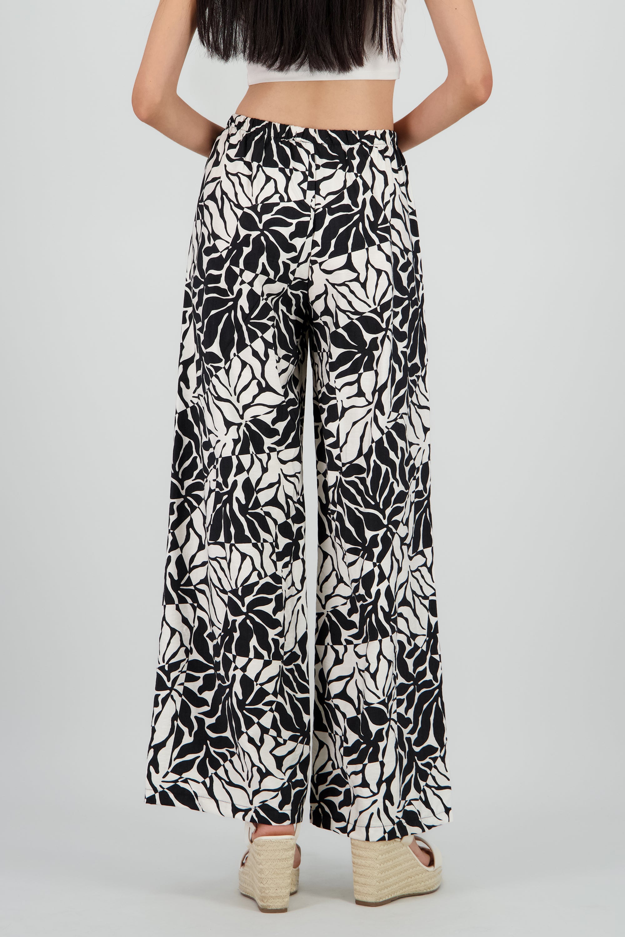 Pantalon amplio estampado flores NEGRO COMBO
