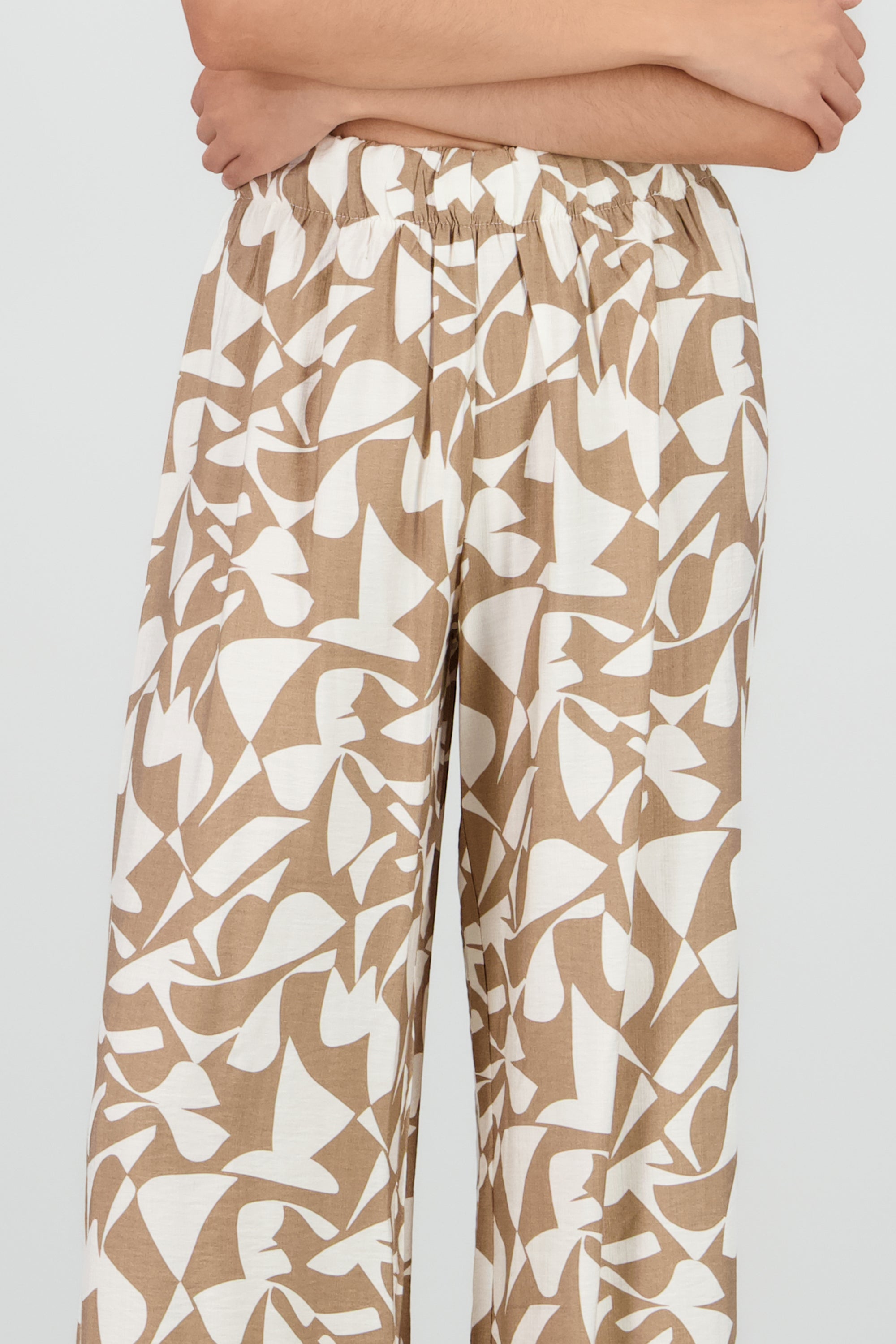 Pantalon wide leg estampado geometrico CAFE COMBO