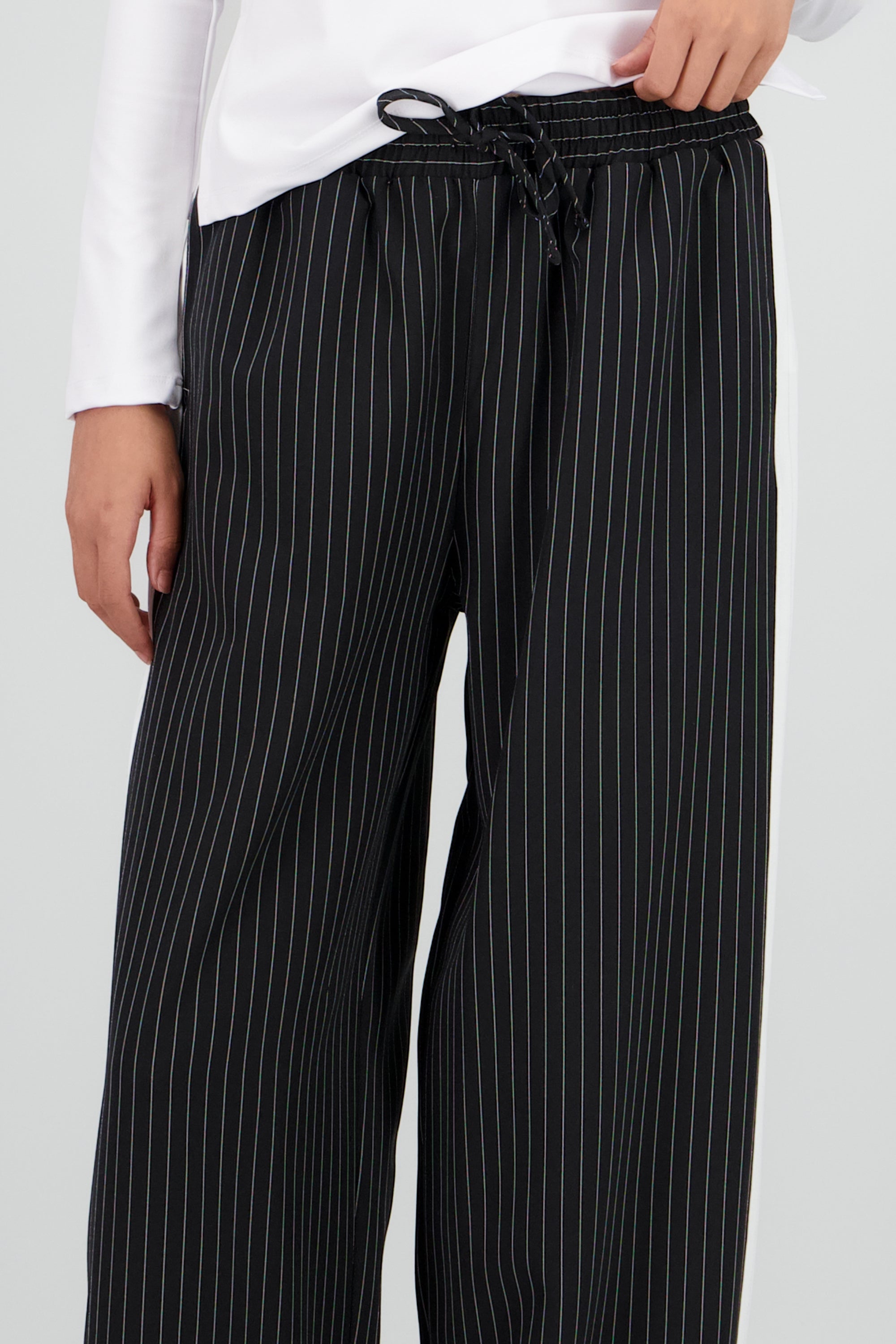 Pantalon amplio det raya a contraste NEGRO COMBO
