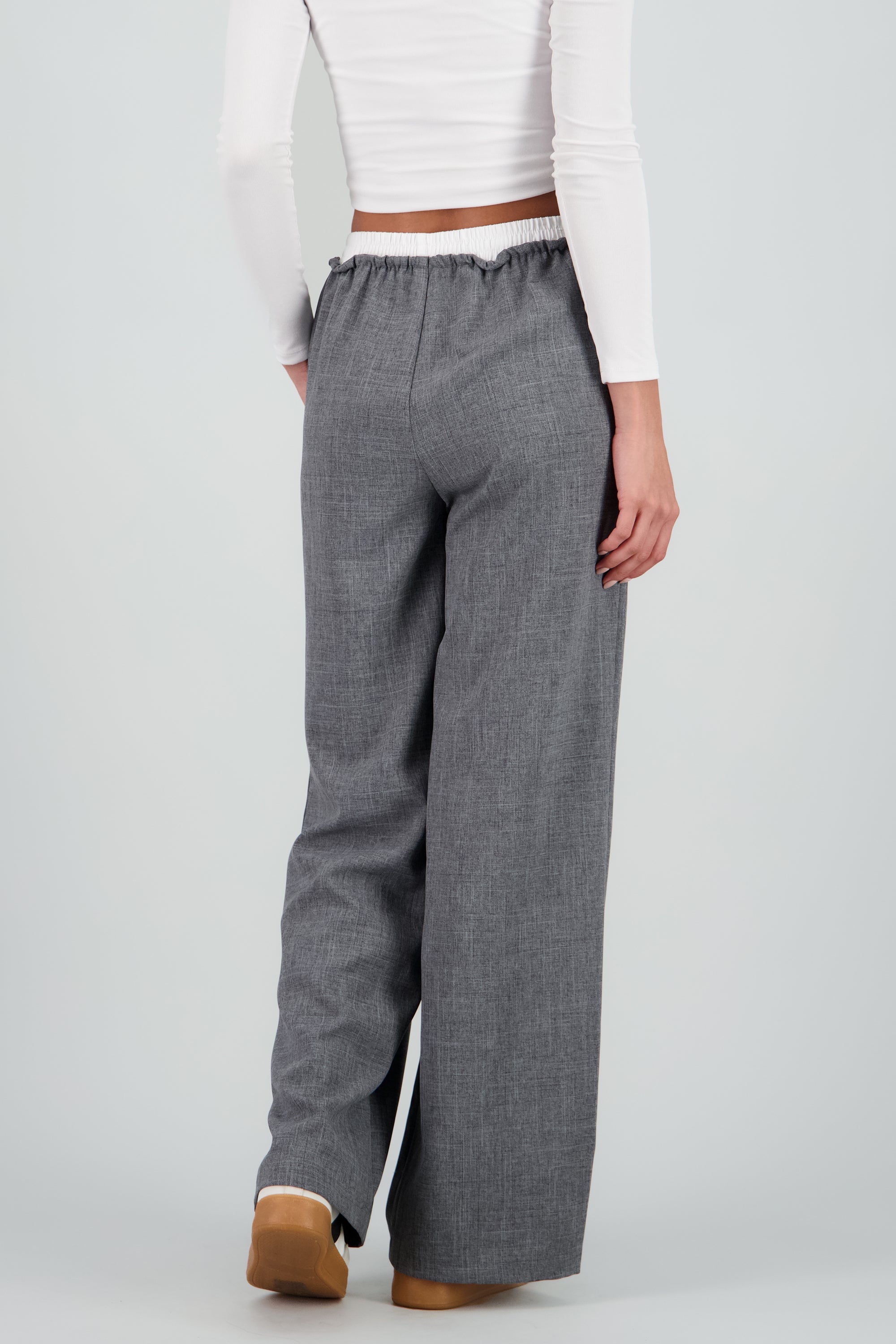 Pantalon amplio detalle pretin doble GRIS