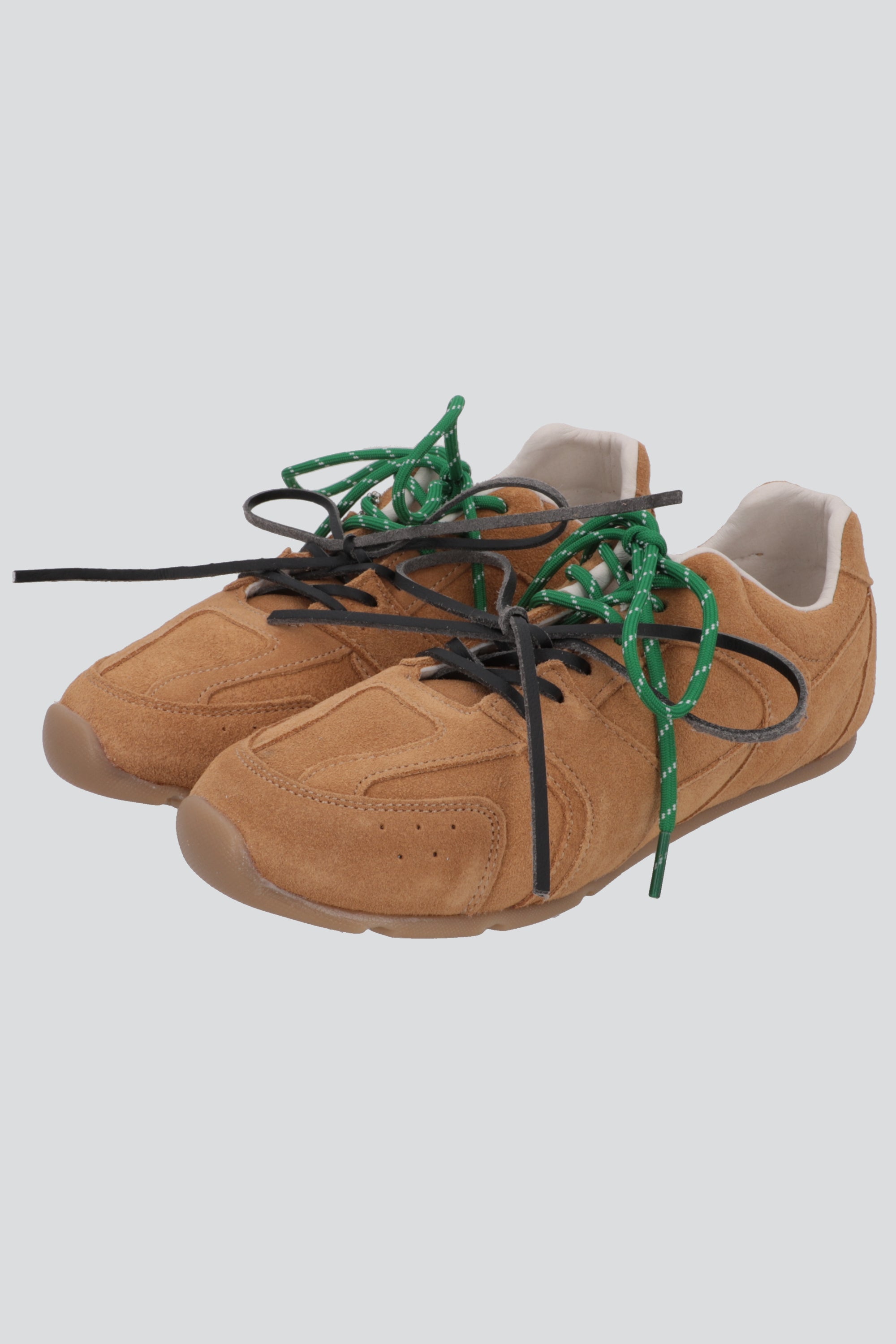 Tenis gamuza agujetas bicolor CAFE