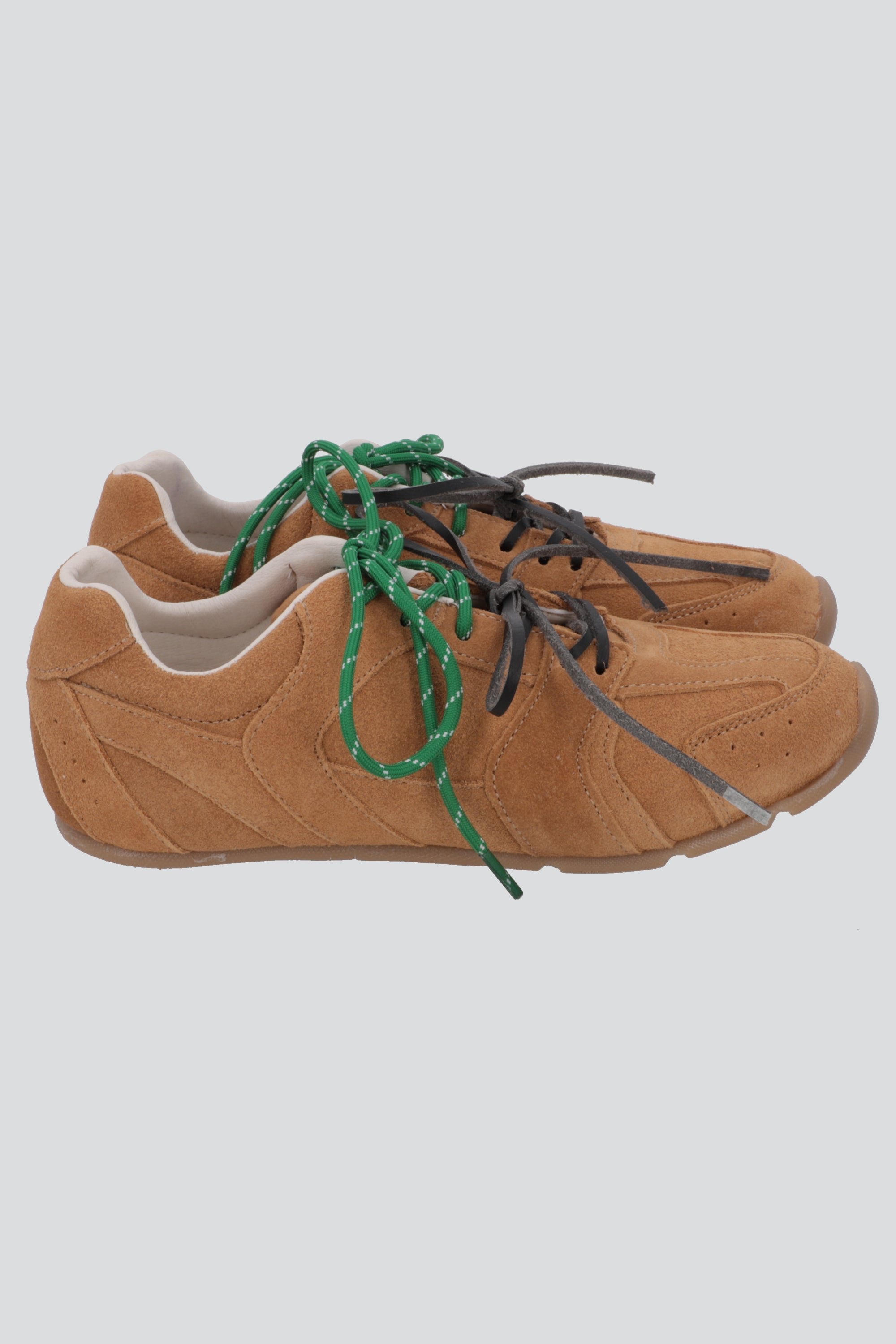 Tenis gamuza agujetas bicolor CAFE