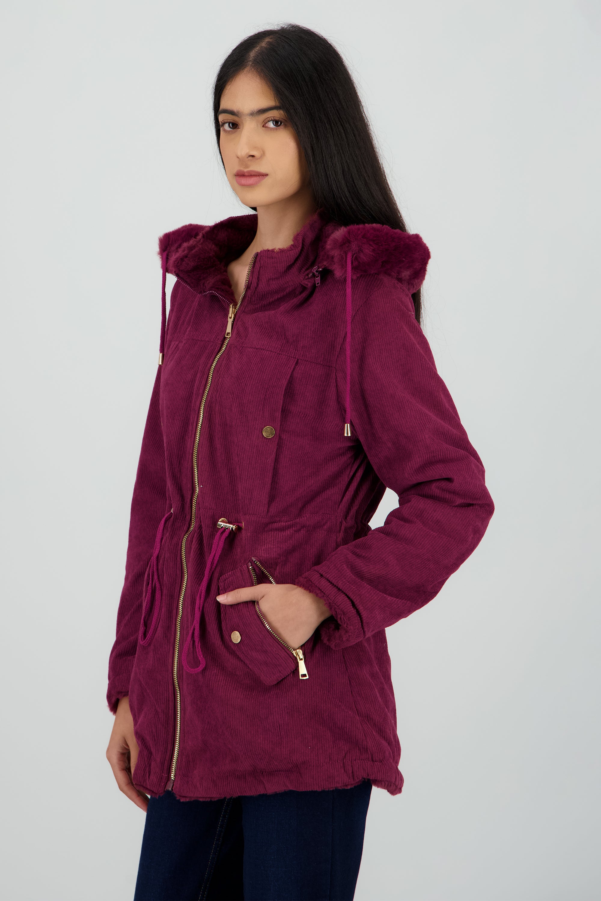 Gabardina doble vista con gorro VINO