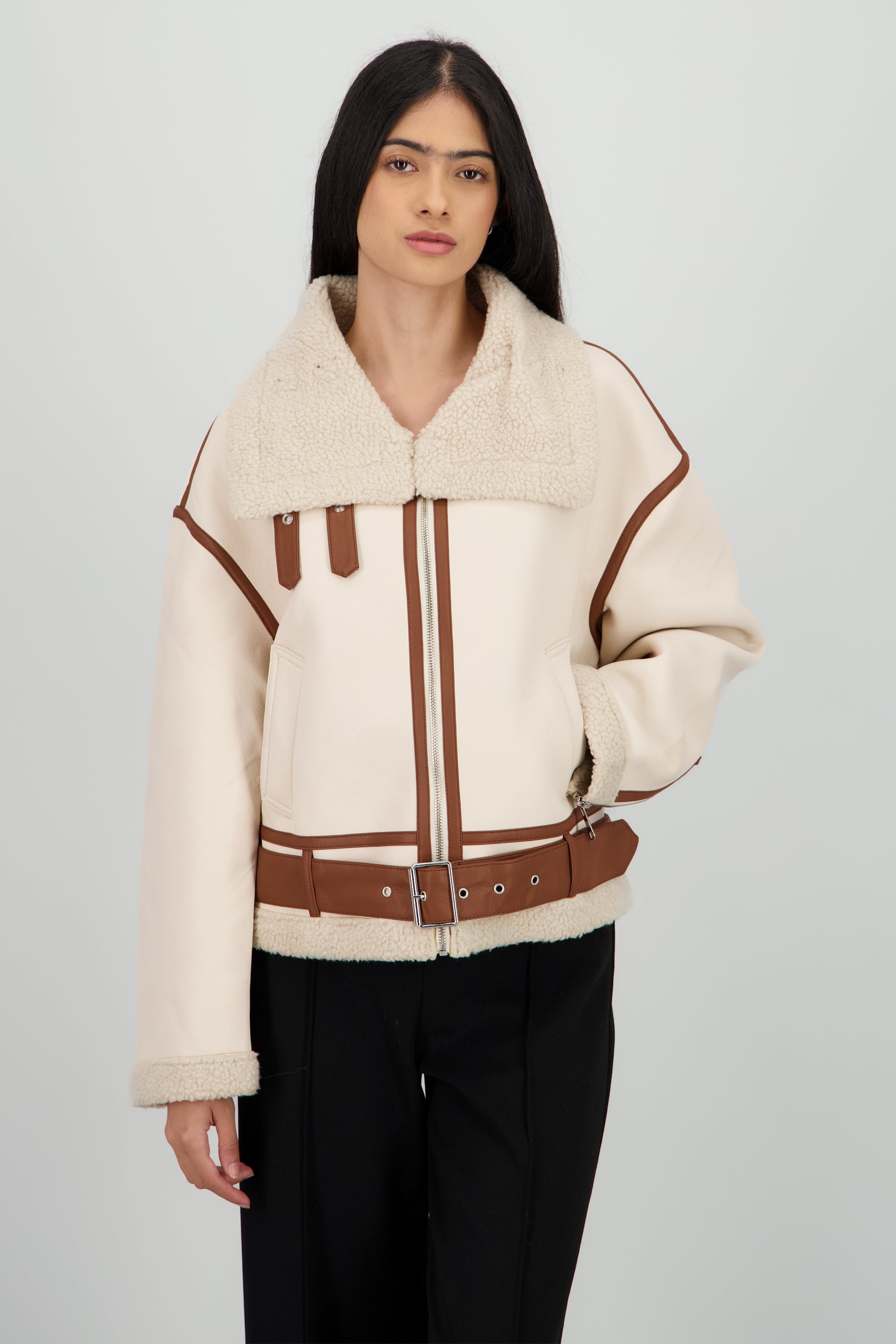 Chamarra efecto piel con cierres BEIGE