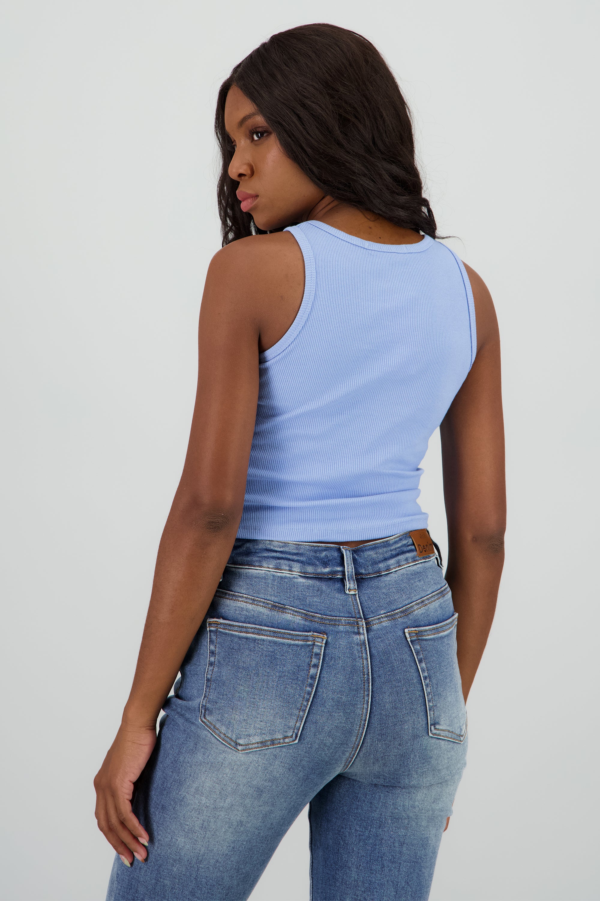 Tank top bordado malibu AZUL PASTEL