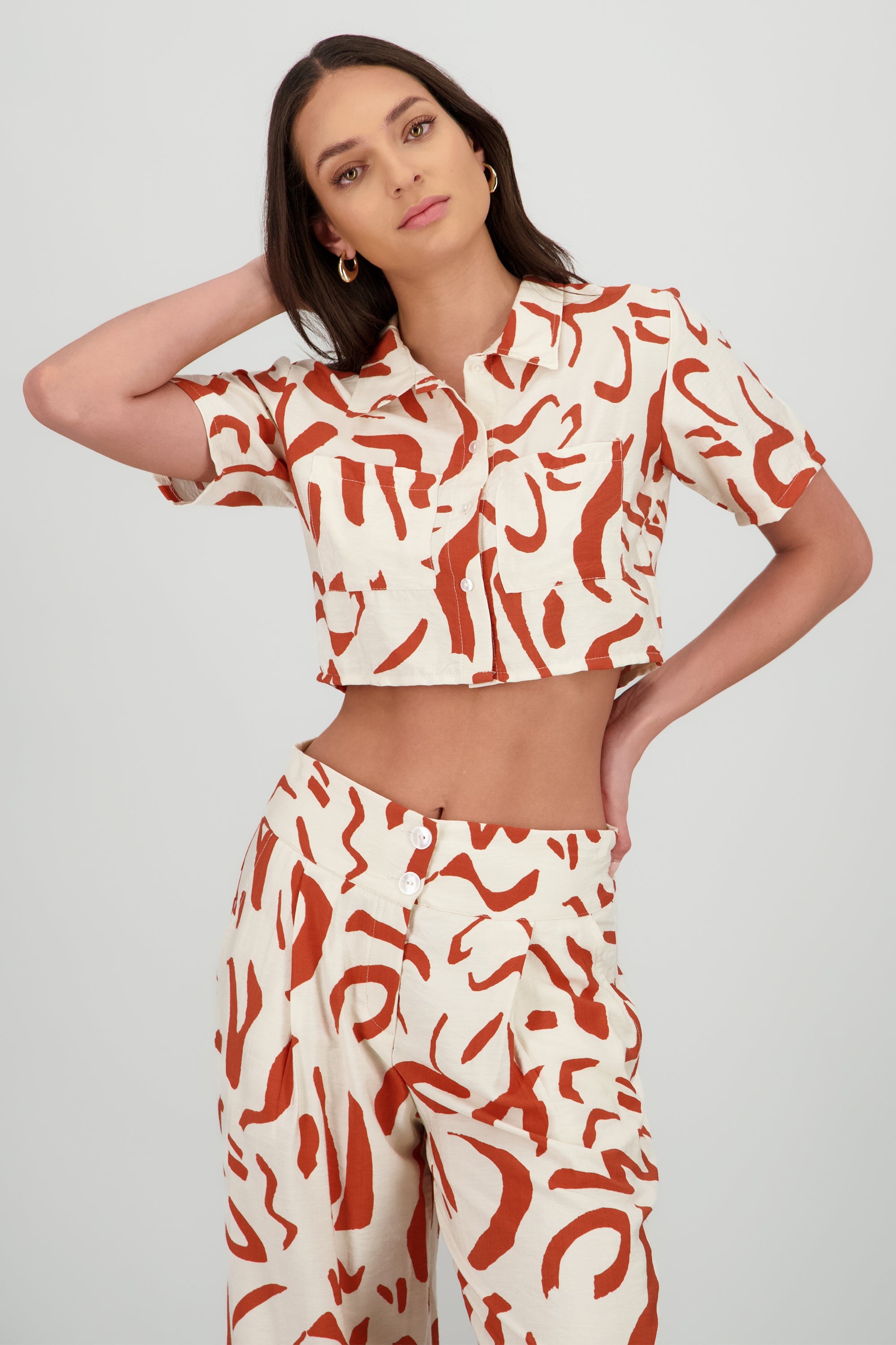 Camisa crop manga corta estampado geometrico NARANJA COMBO