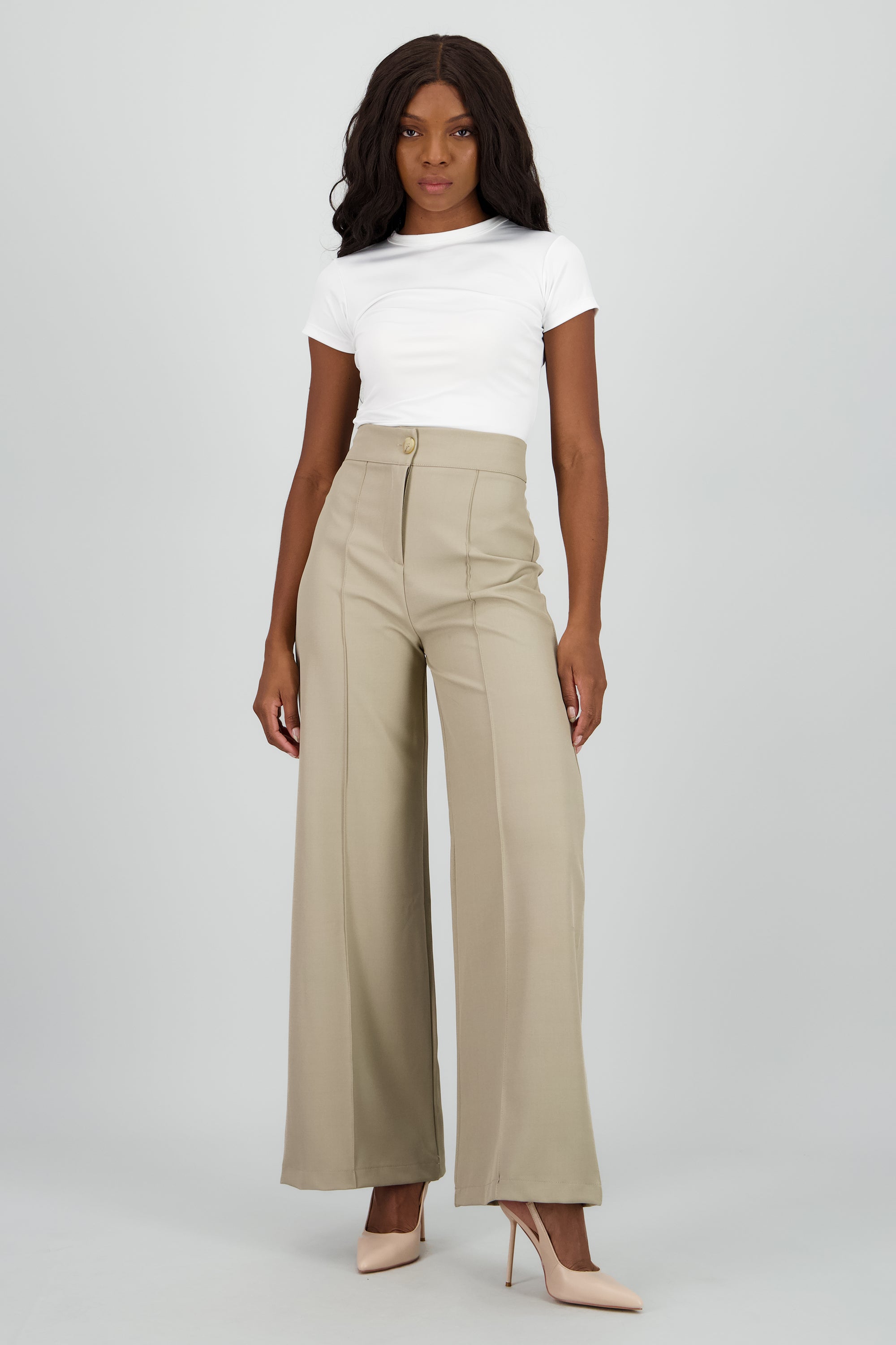 Pantalon amplio liso detalle costura KHAKI