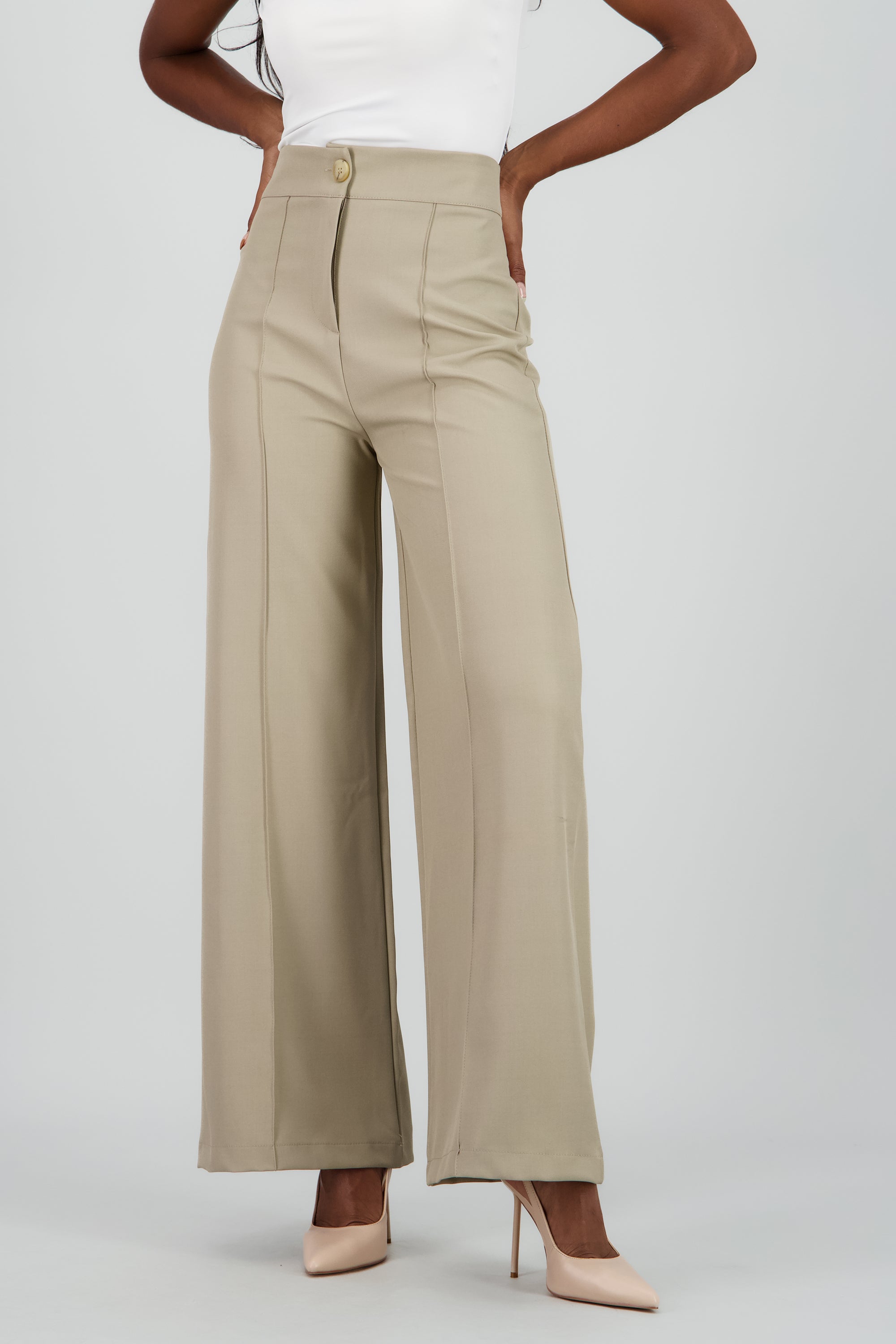 Pantalon amplio liso detalle costura KHAKI