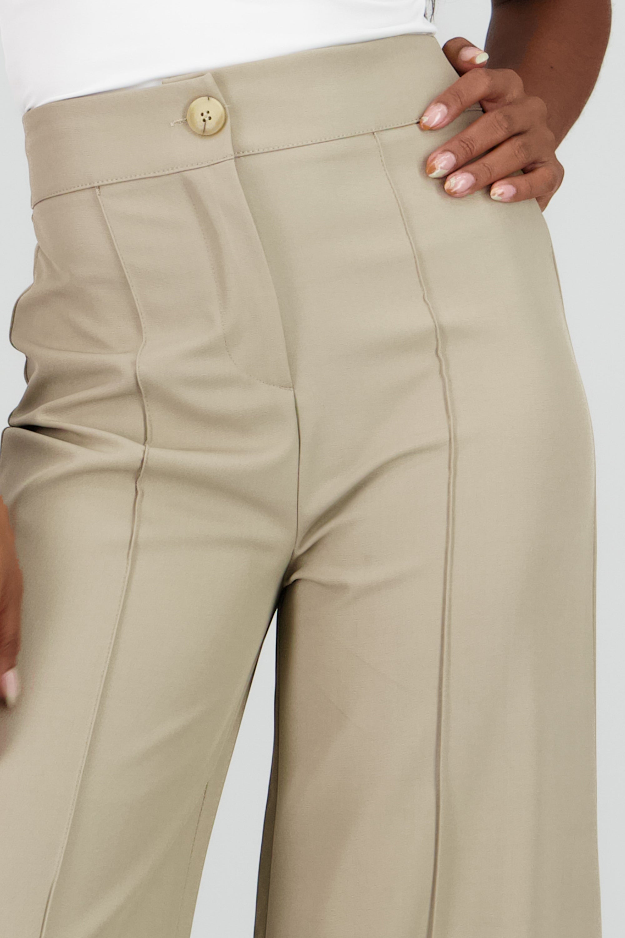 Pantalon amplio liso detalle costura KHAKI