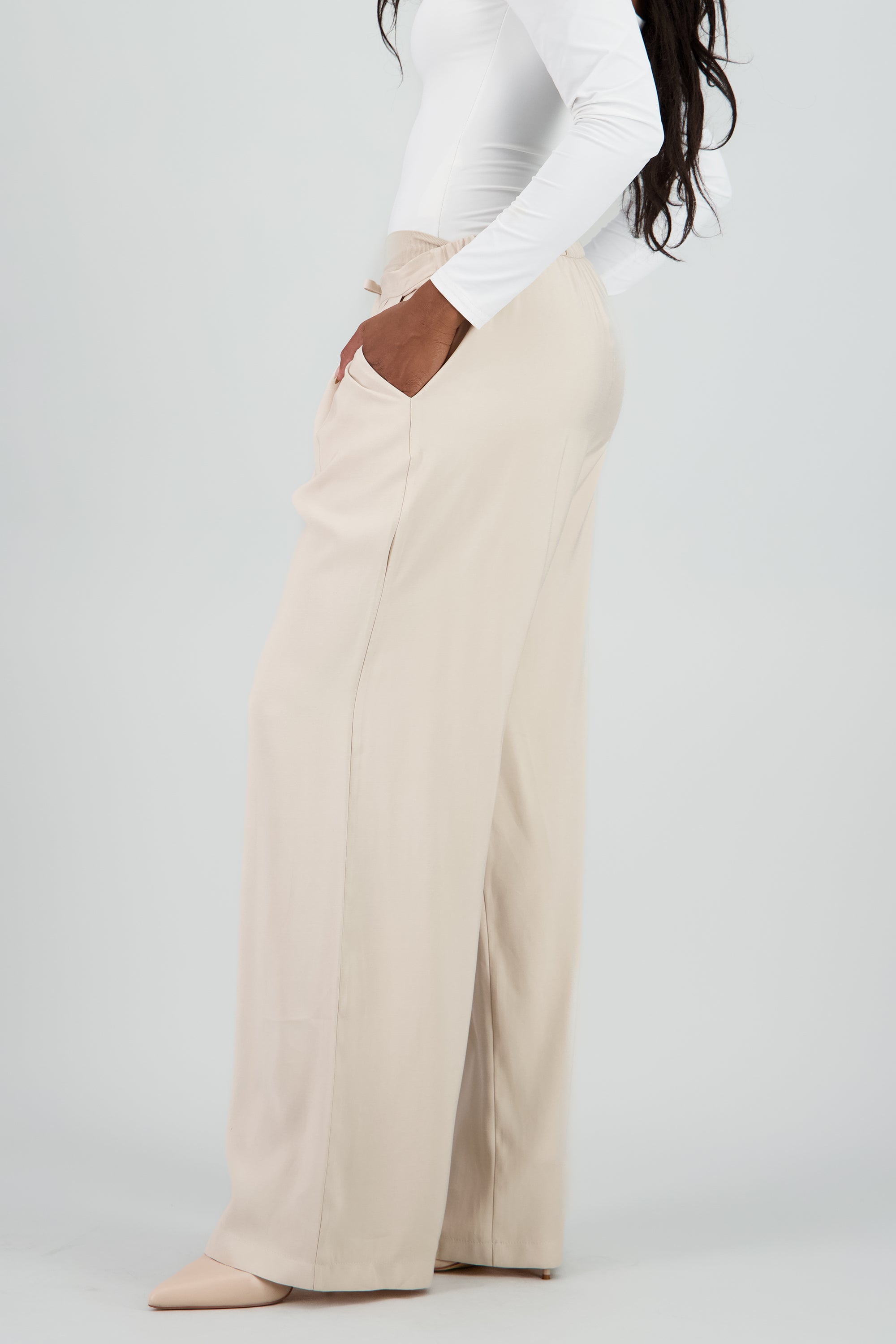 Pantalon liso pinzas BEIGE