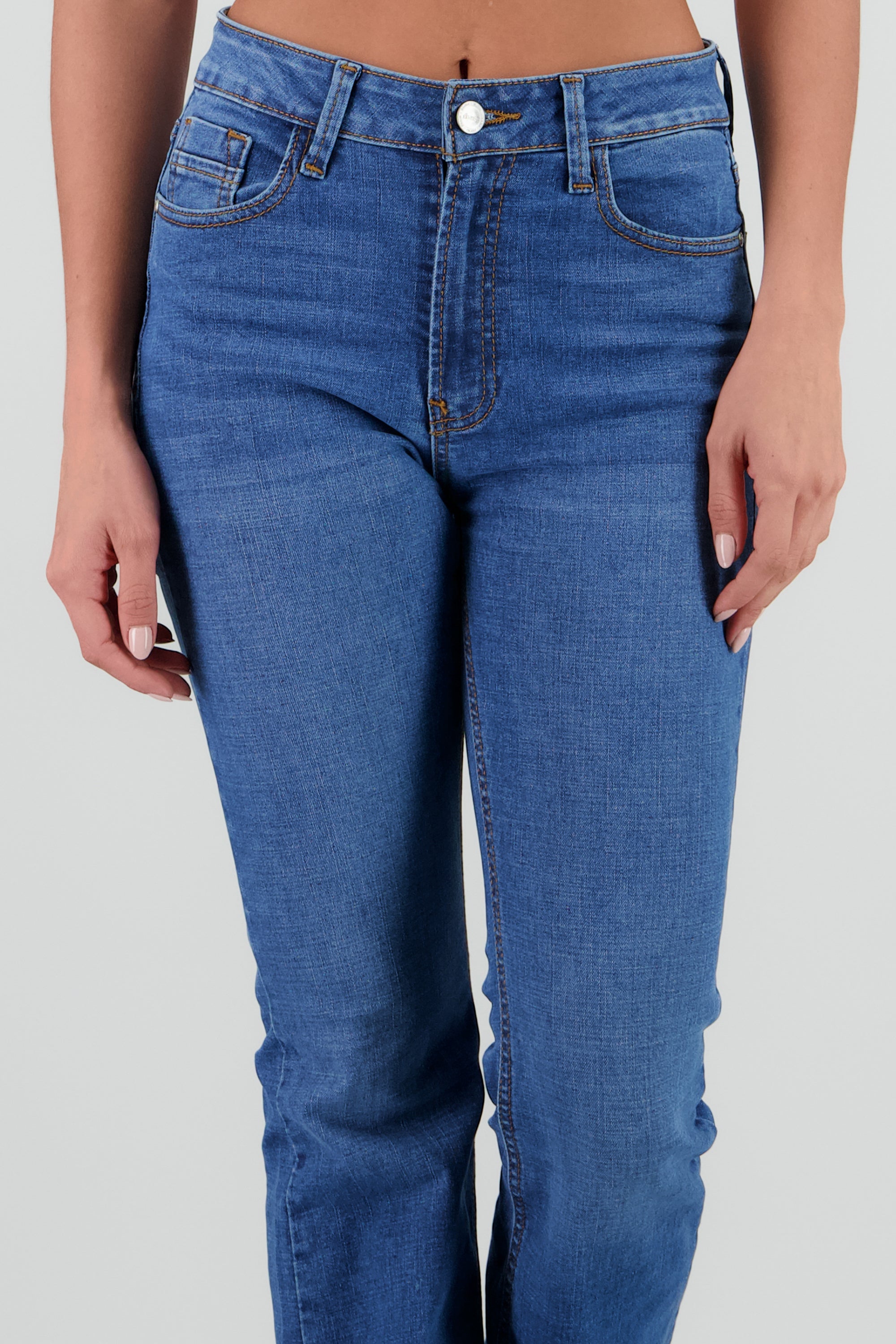 Jeans básicos flare al corte MEDIUM WASH