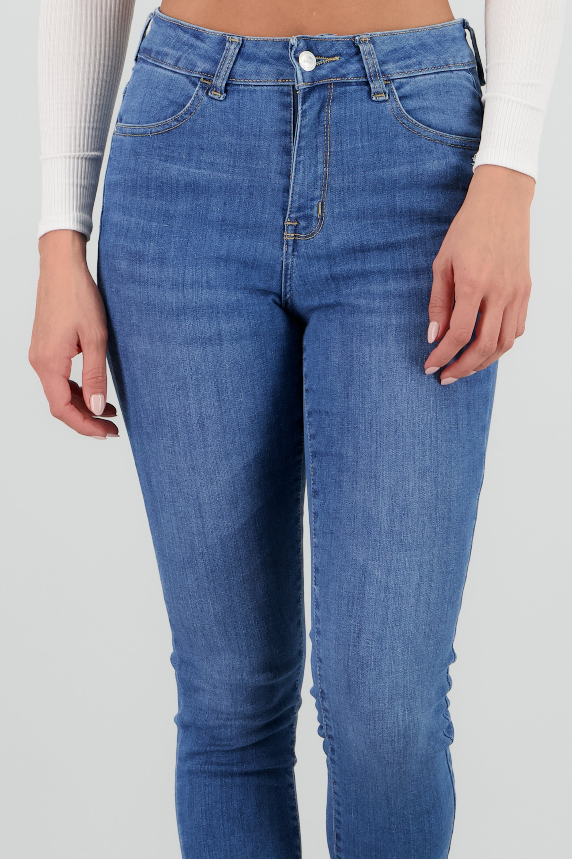 Jeans básicos skinny MEDIUM WASH