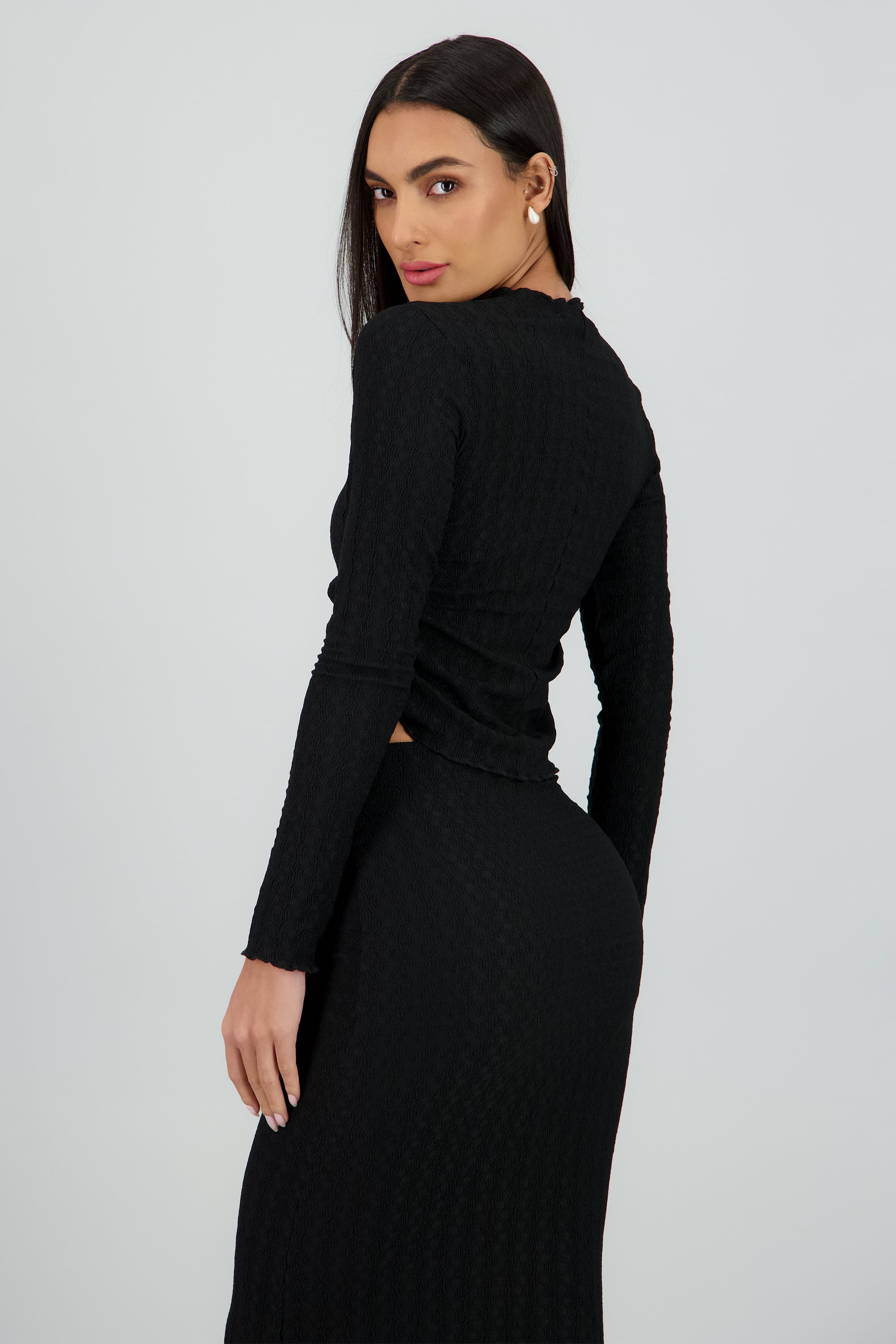 Top cuello redondo manga larga con textura NEGRO