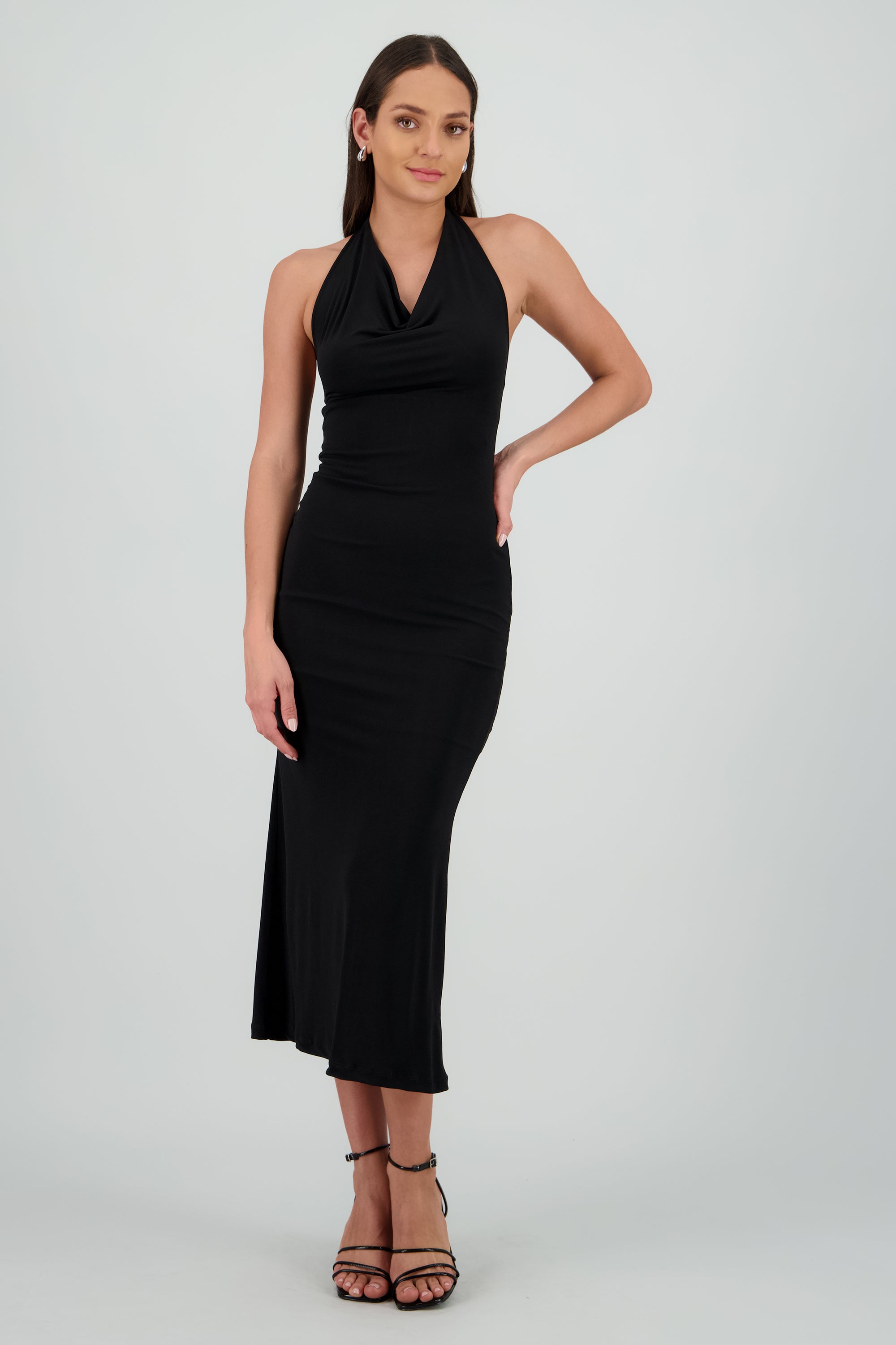 Vestido maxi halter escote columpio NEGRO