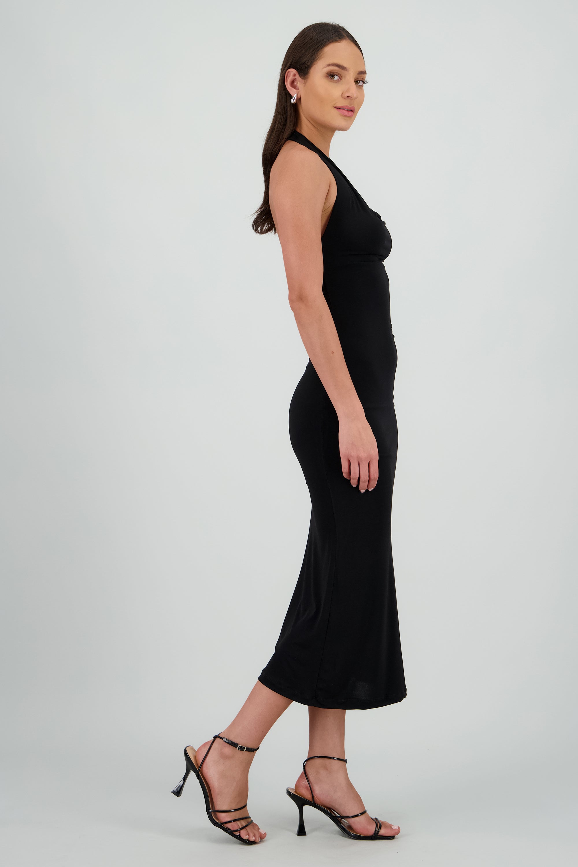 Vestido maxi halter escote columpio NEGRO