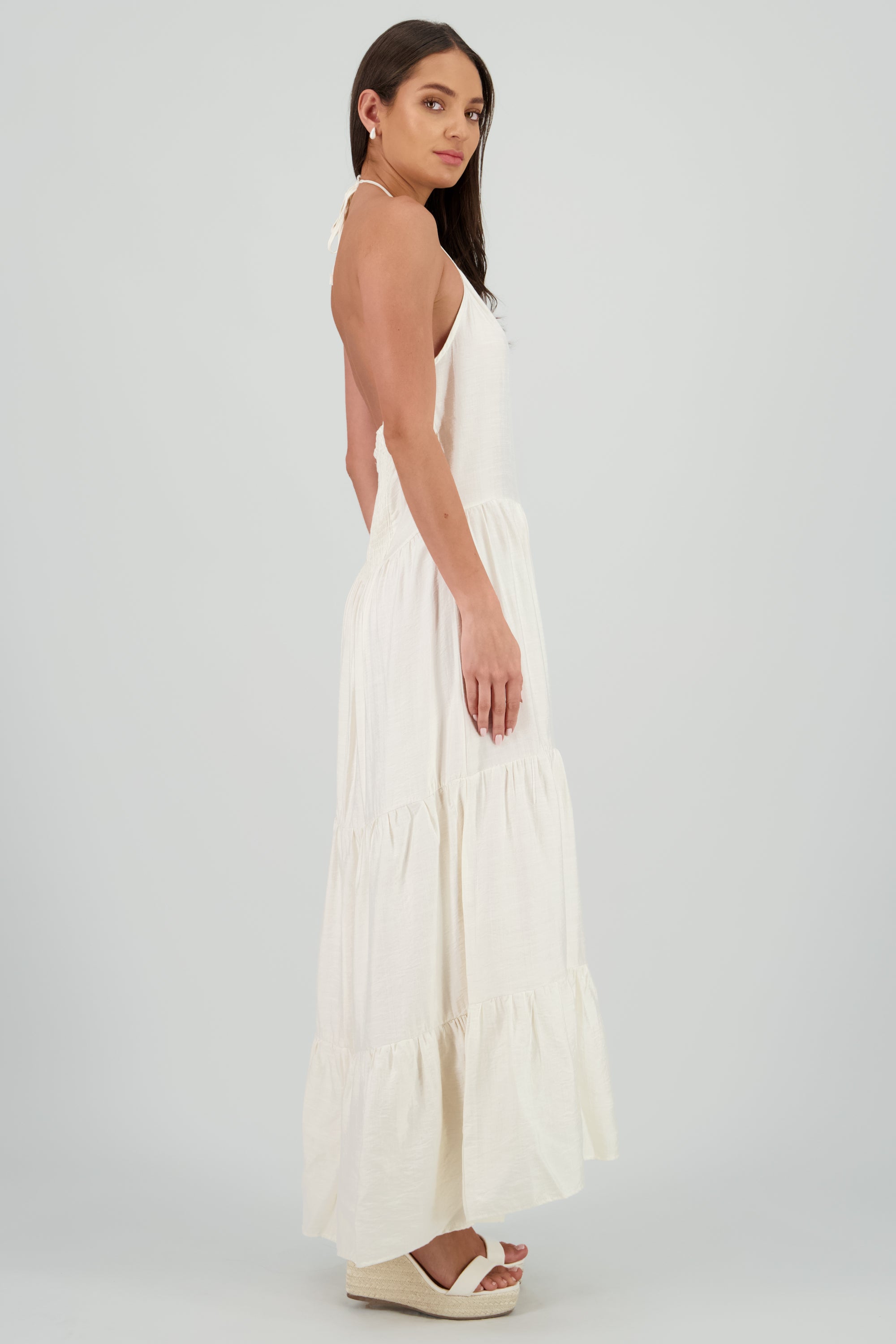 Vestido maxi halter con olanes HUESO