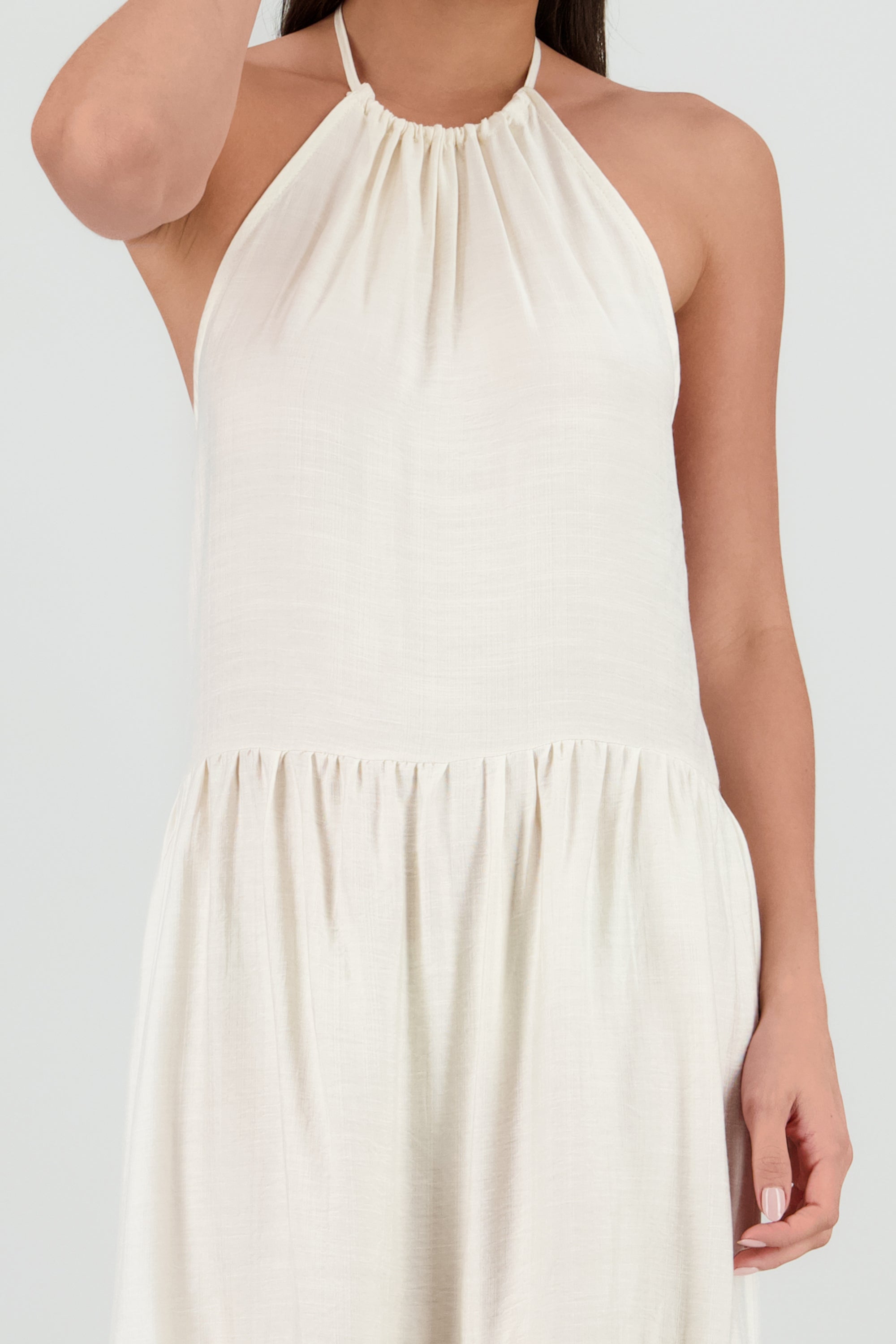 Vestido maxi halter con olanes HUESO