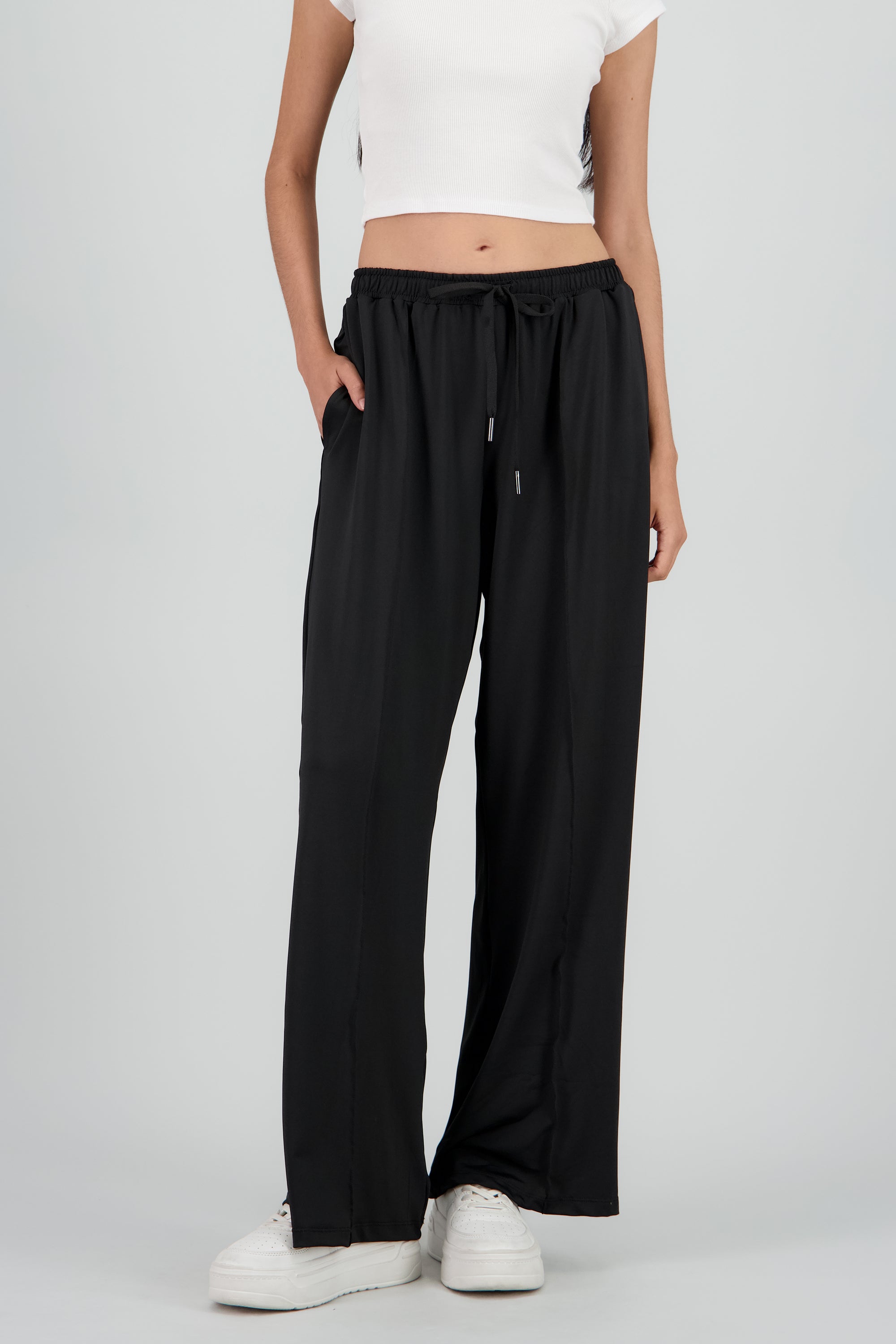 Pantalon con jareta amplio detalle costuras NEGRO