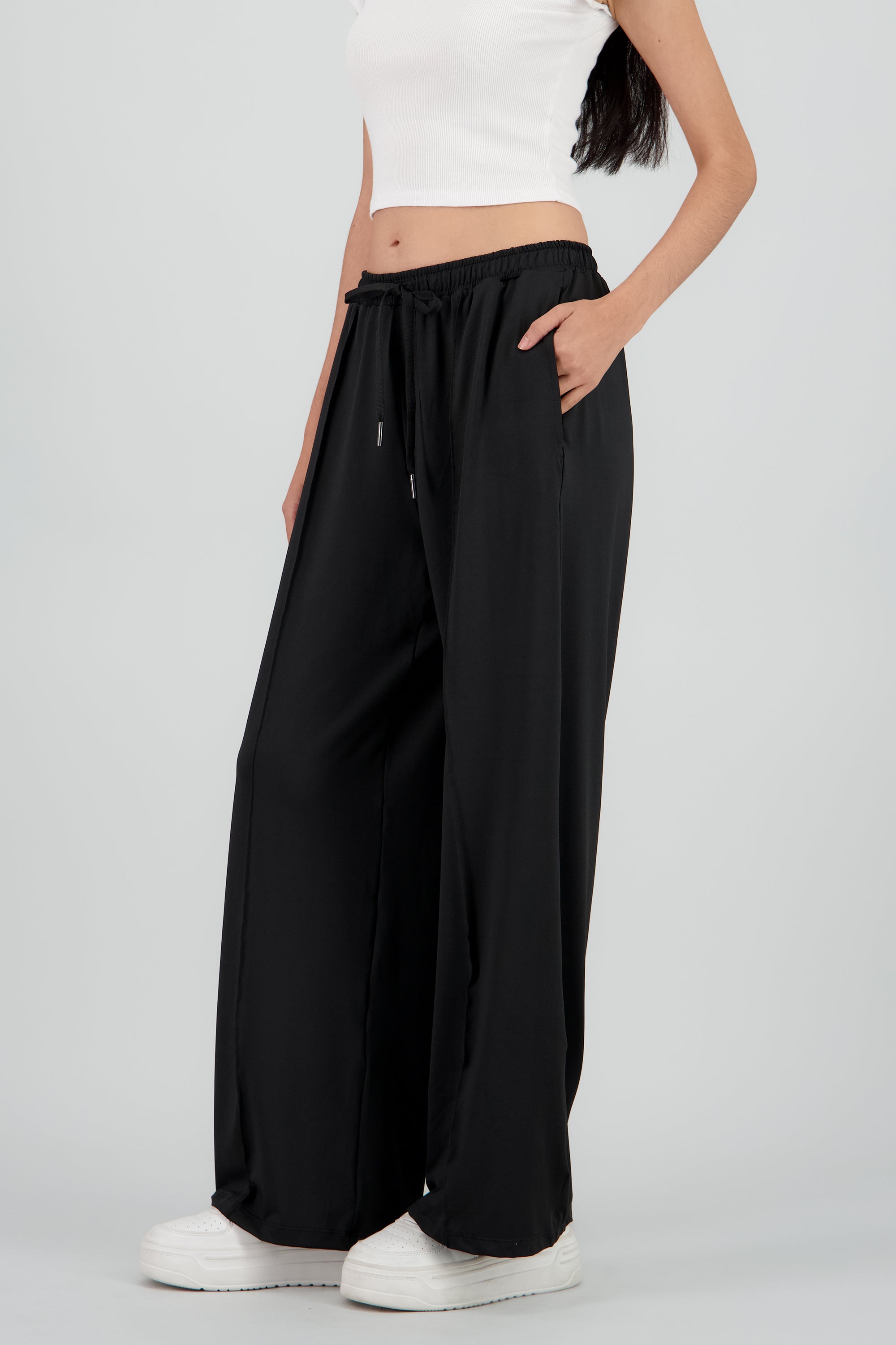 Pantalon con jareta amplio detalle costuras NEGRO