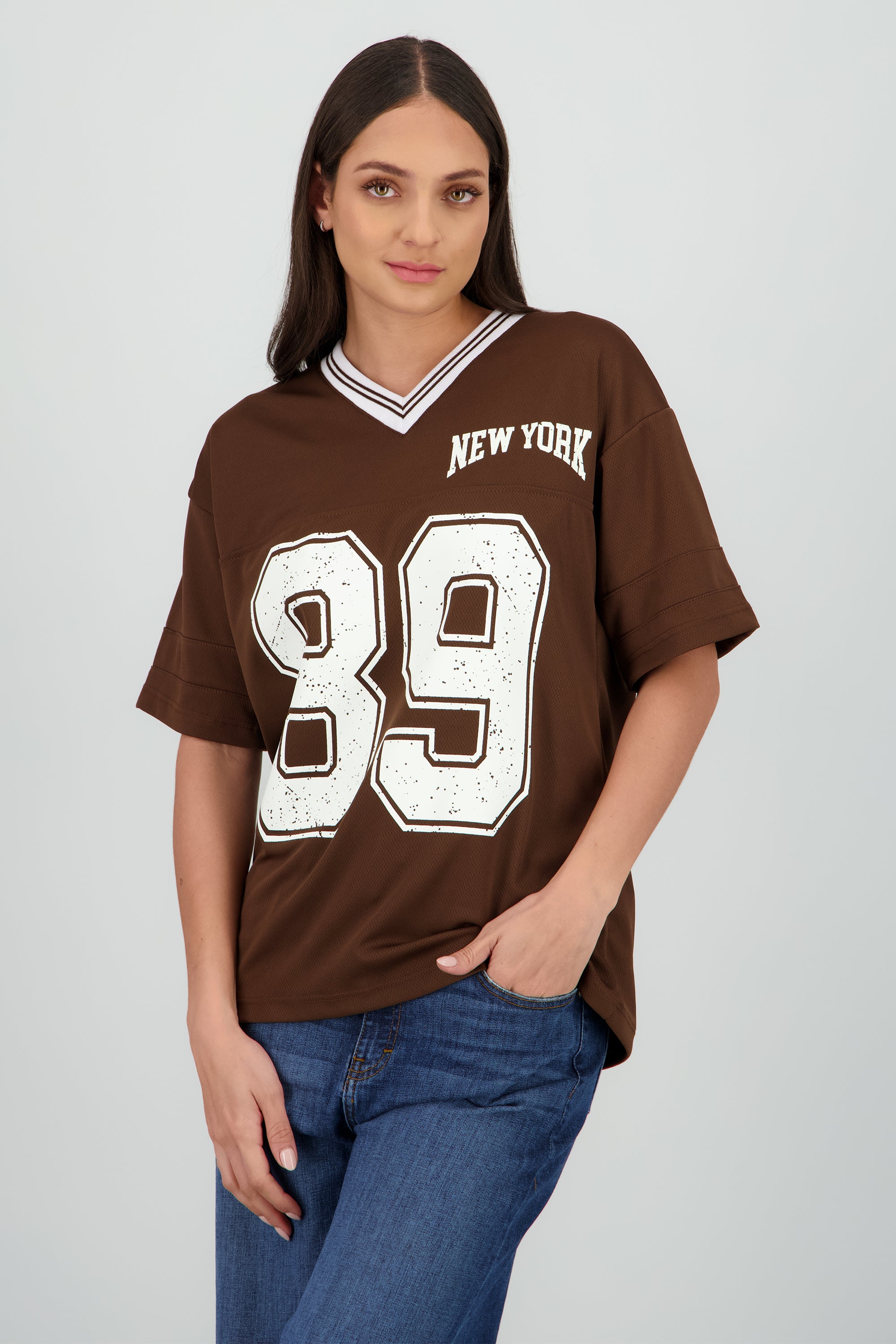 Playera oversize estampado numero CHOCOLATE