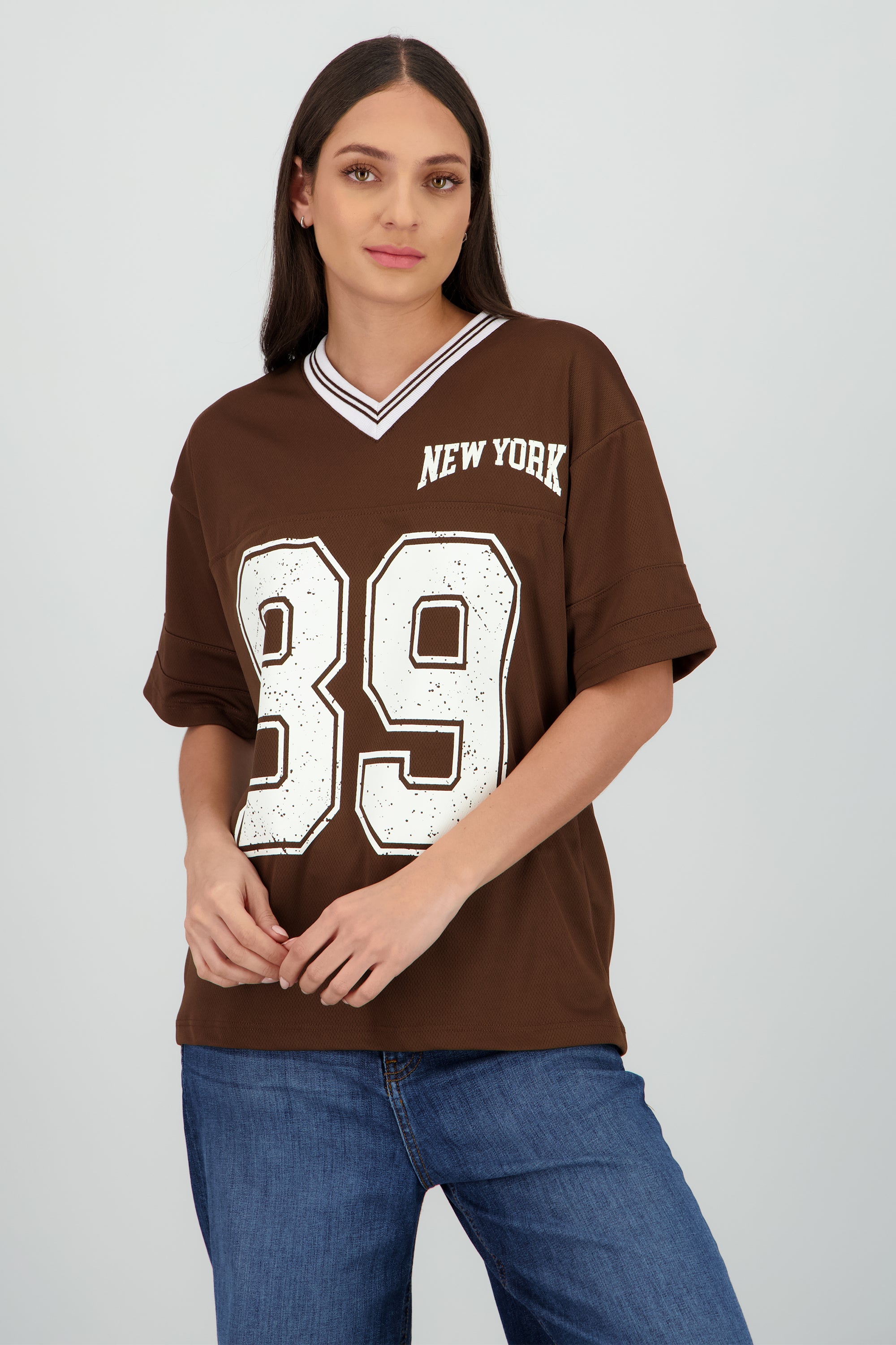 Playera oversize estampado numero CHOCOLATE