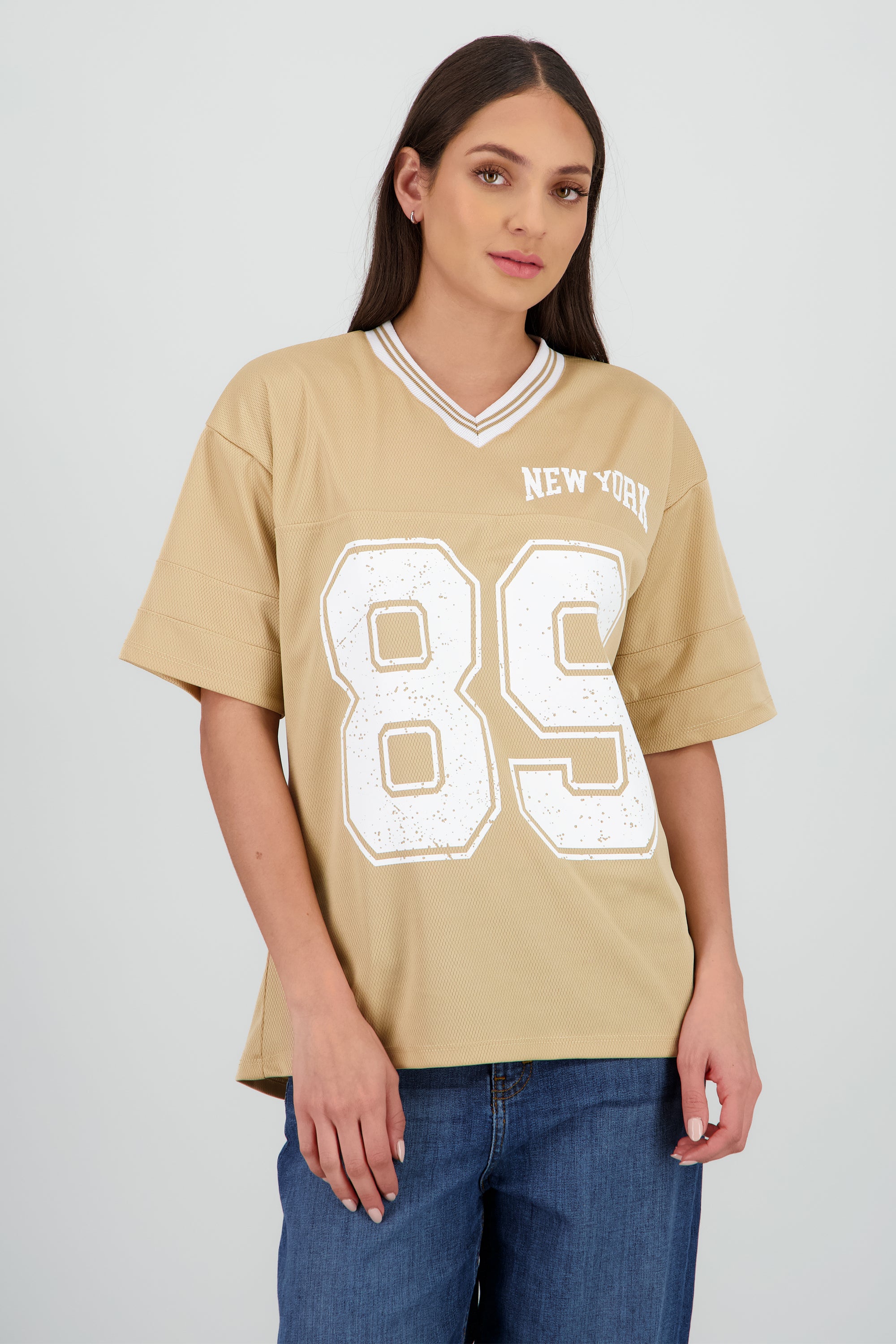 Playera oversize estampado numero CAMELLO