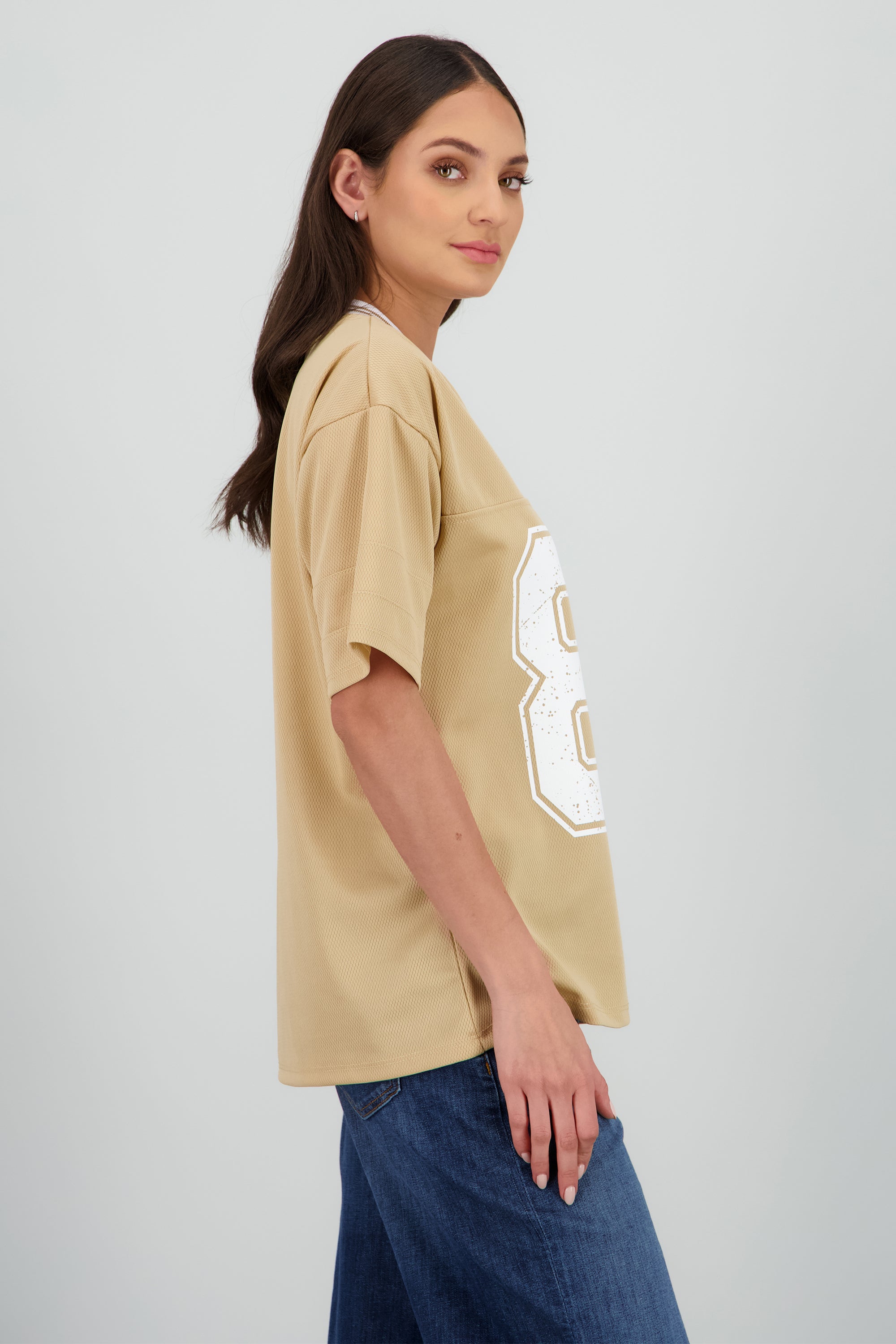 Playera oversize estampado numero CAMELLO