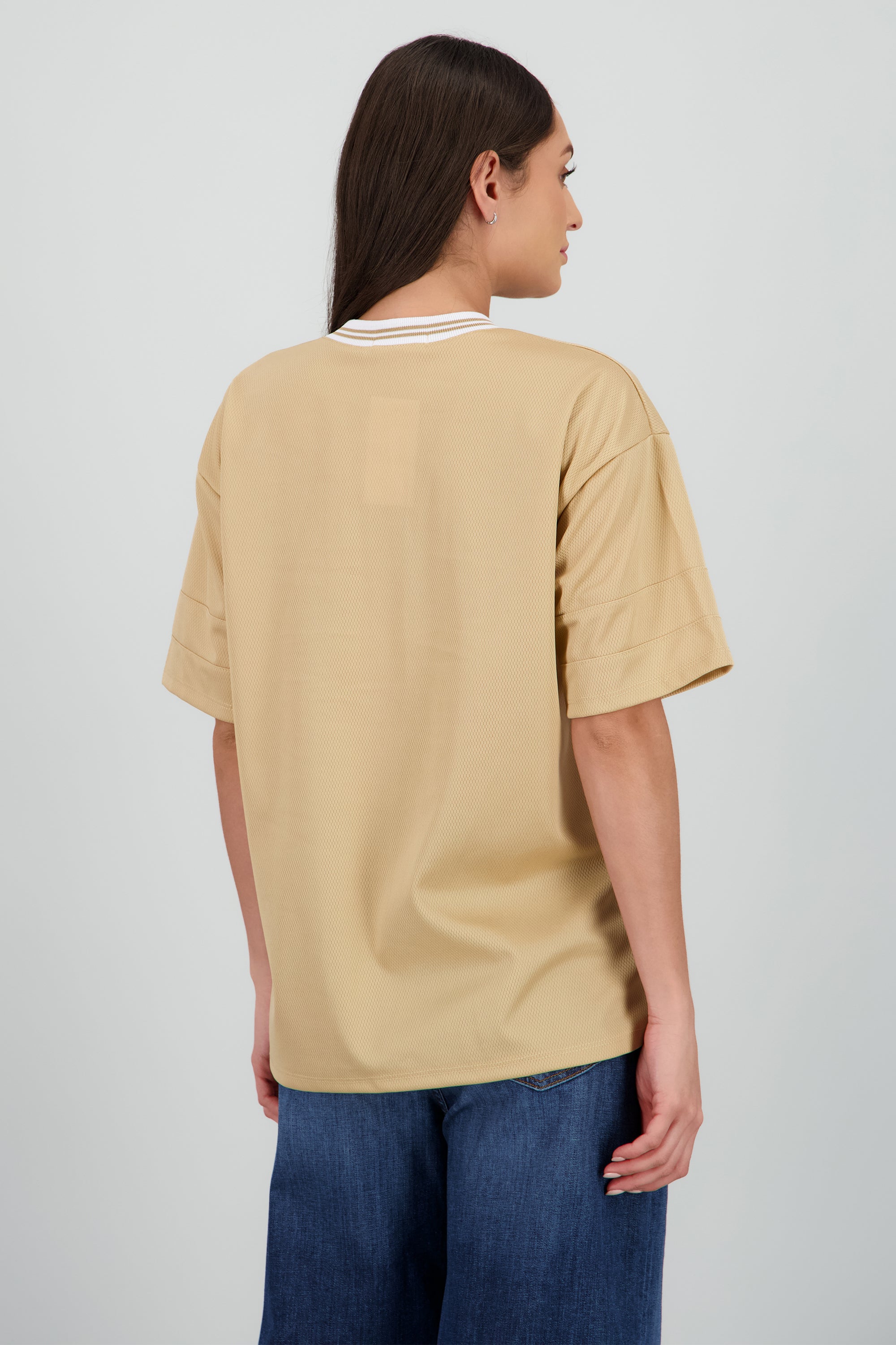 Playera oversize estampado numero CAMELLO