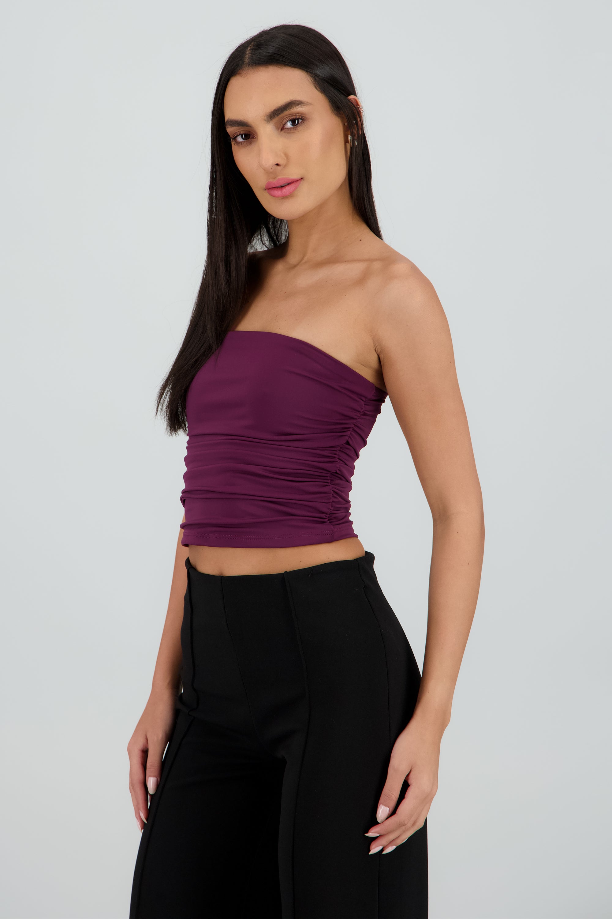 Top tubo strapless drapeado CIRUELA
