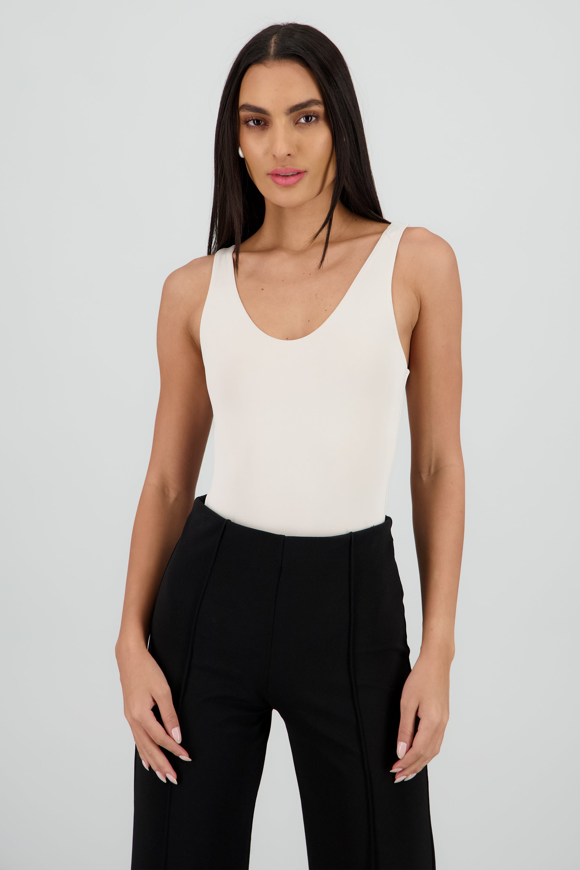 Body escote en V liso HUESO
