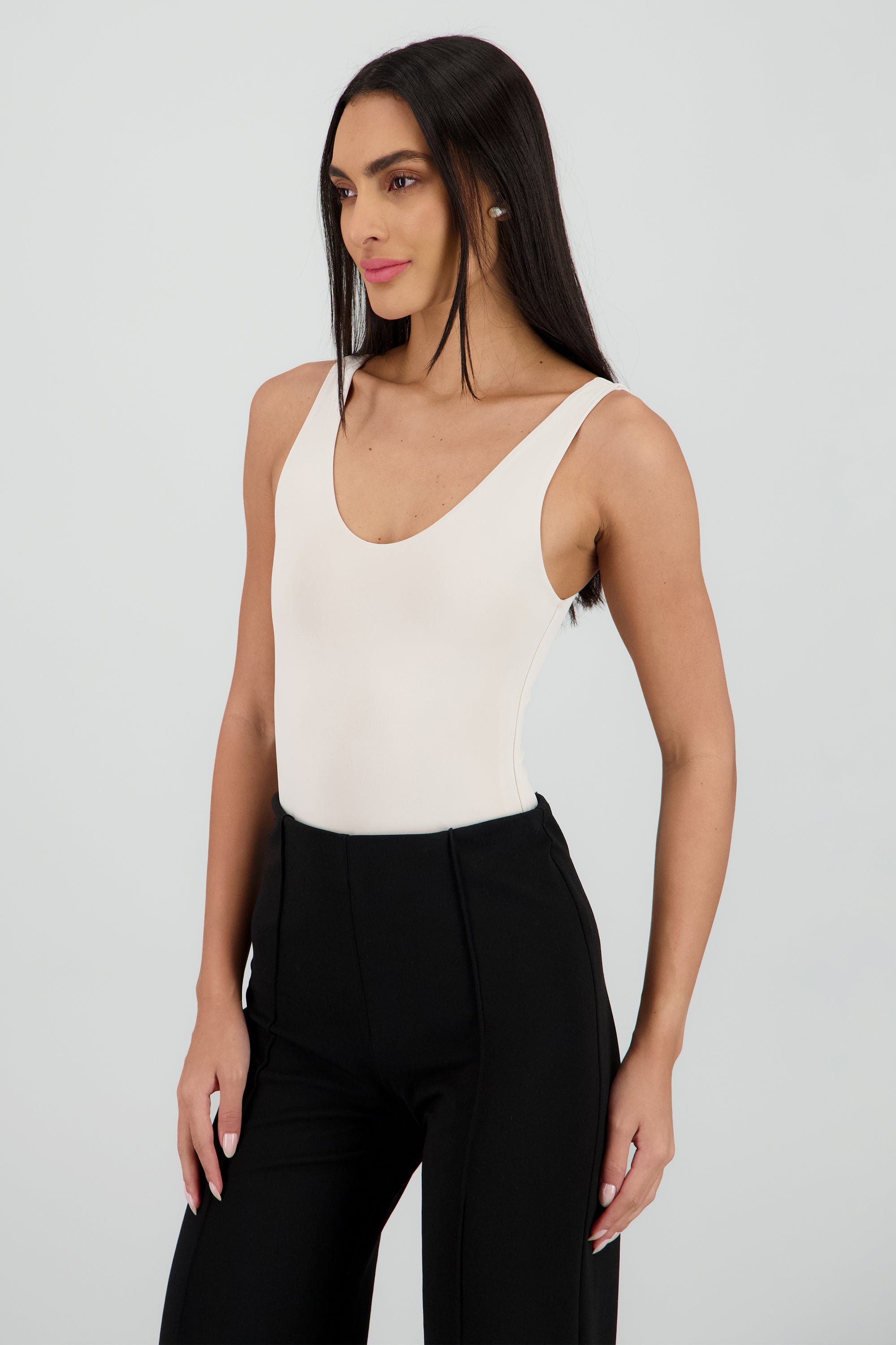 Body escote en V liso HUESO