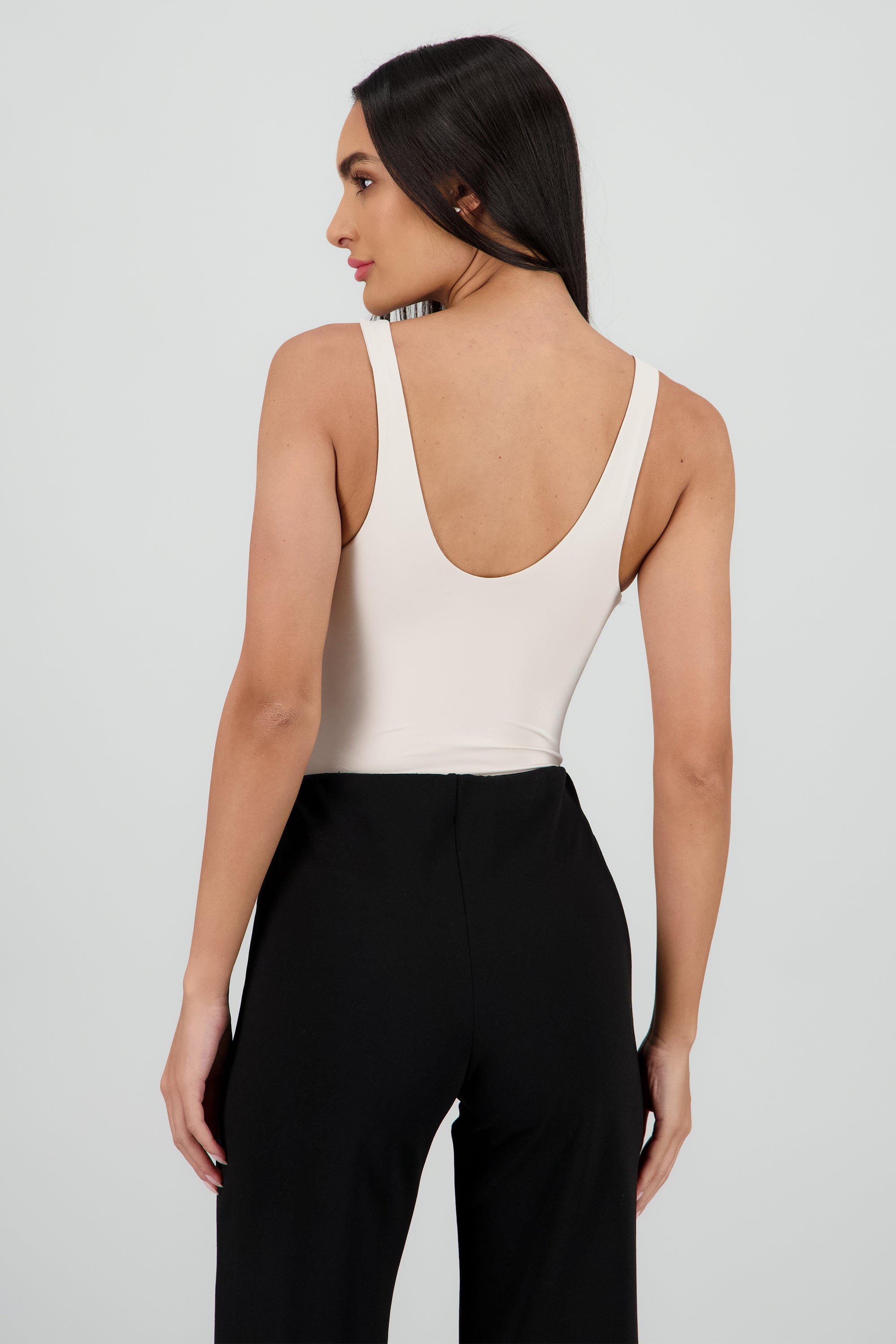 Body escote en V liso HUESO