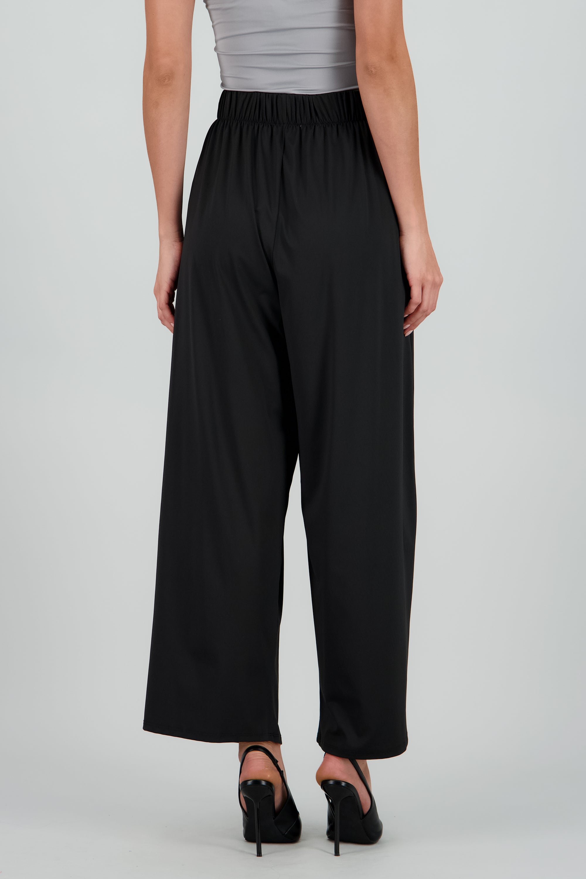 Pantalon amplio con pinzas NEGRO