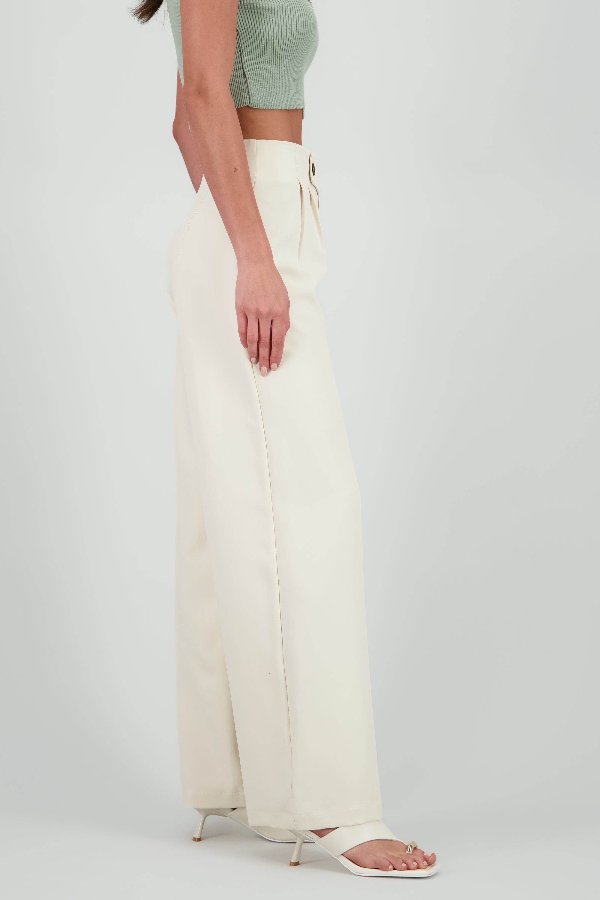 Pantalon sastrado detalle pretina CREMA