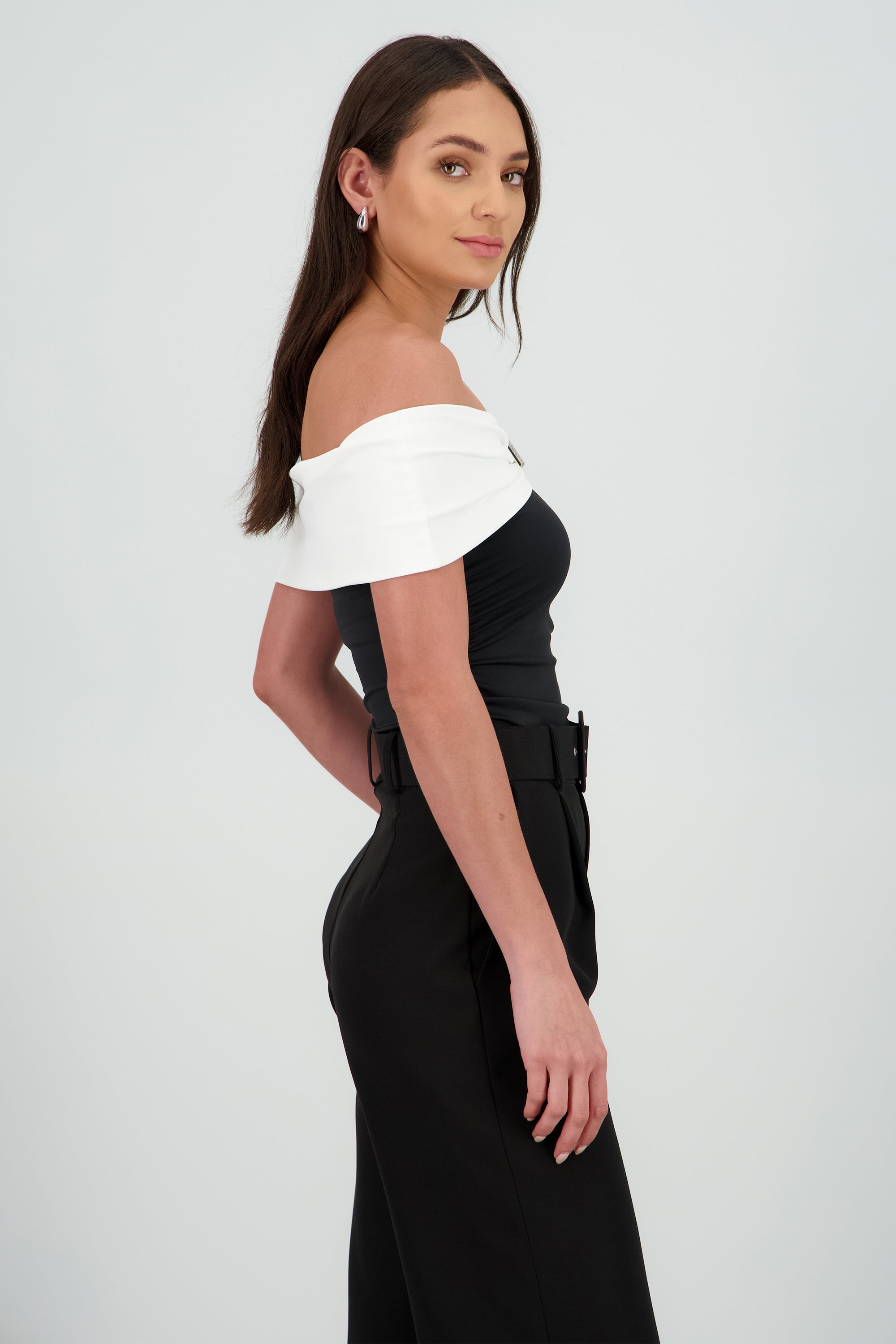 Bodysuit off shoulder detalle NEGRO BLANCO