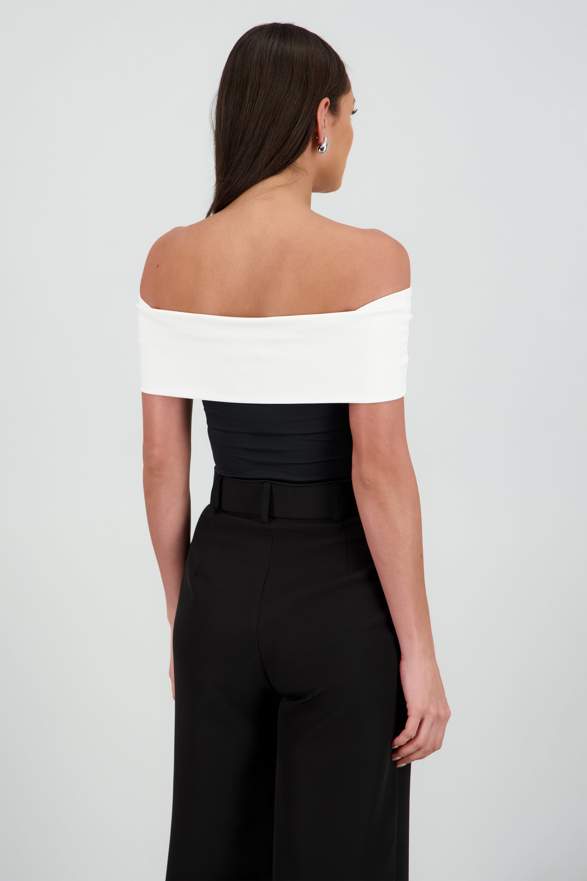 Bodysuit off shoulder detalle NEGRO BLANCO